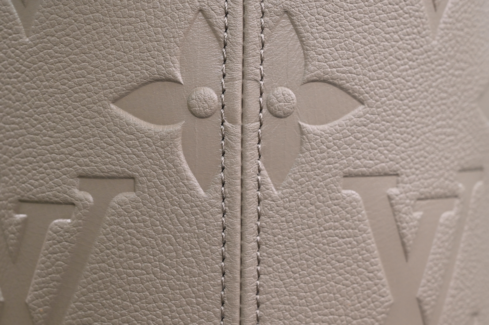 LOUIS VUITTON NEVERFULL  Tote