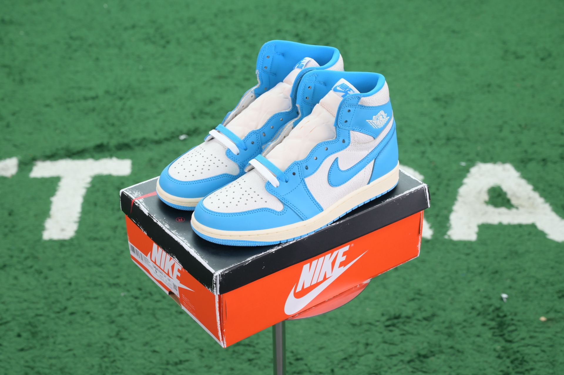 Air Jordan 1 High OG“UNC Reimagined”