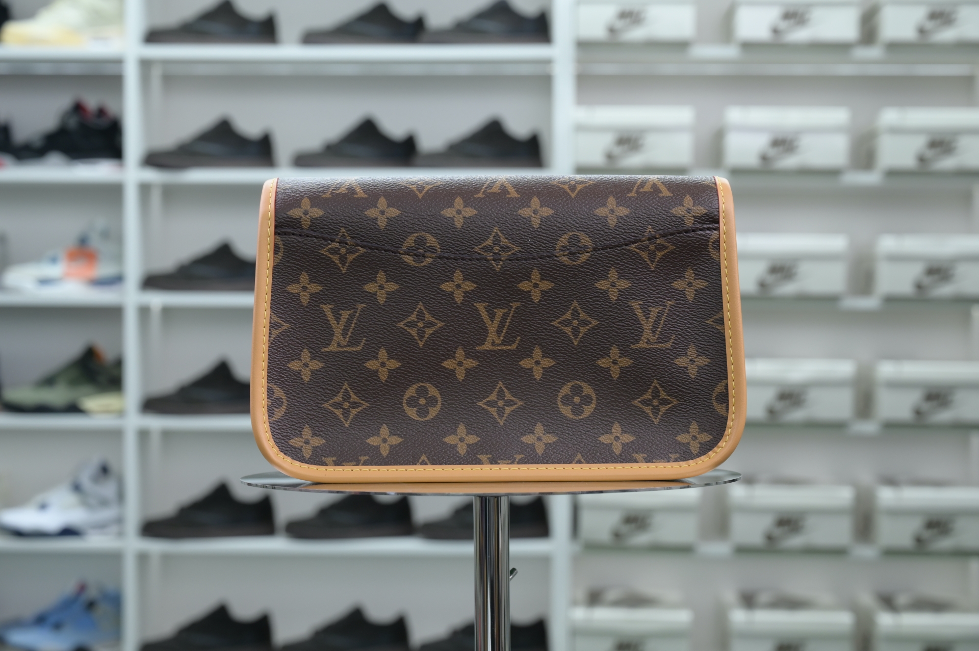 LOUIS VUITTON
