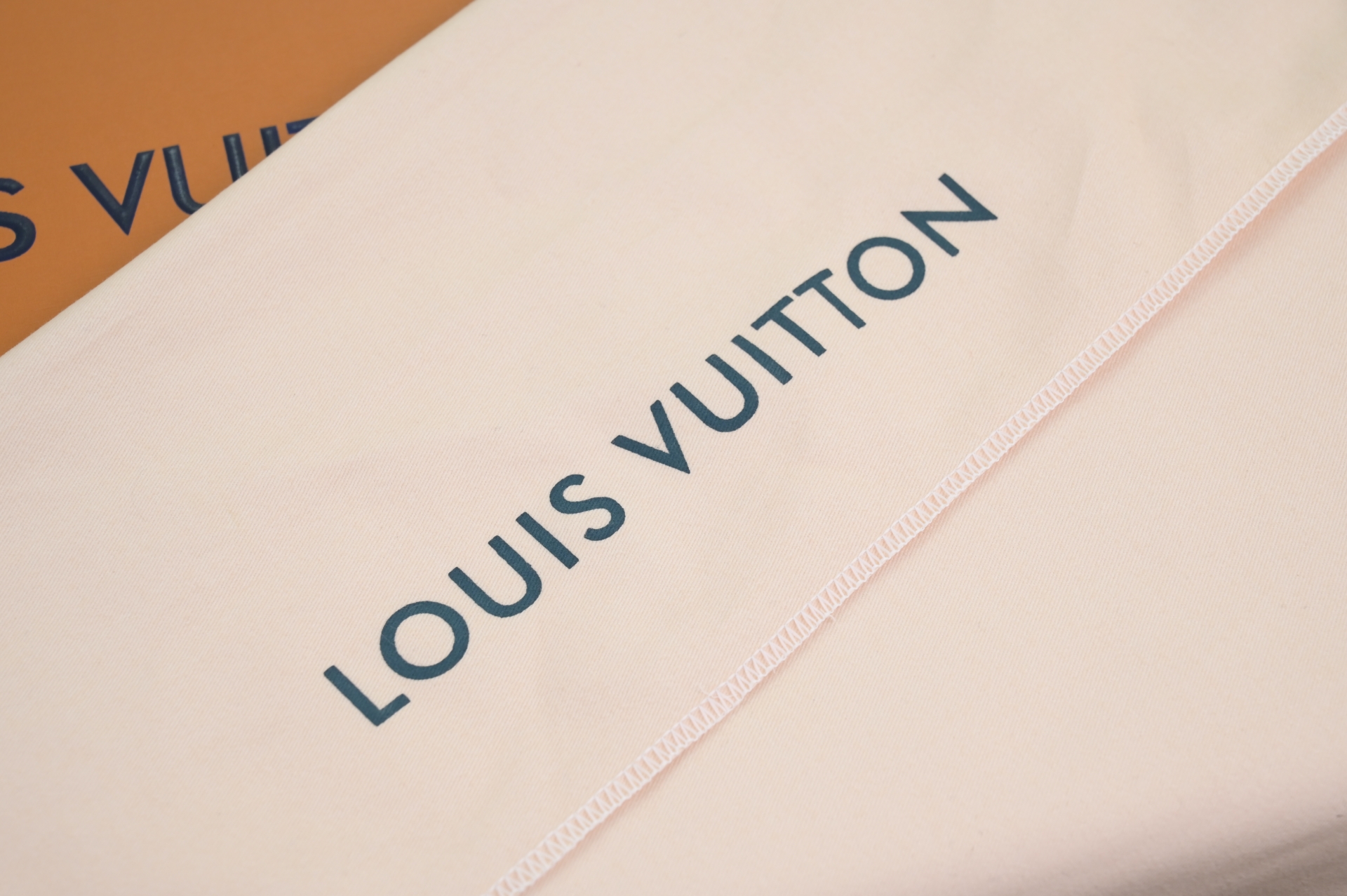LOUIS VUITTON