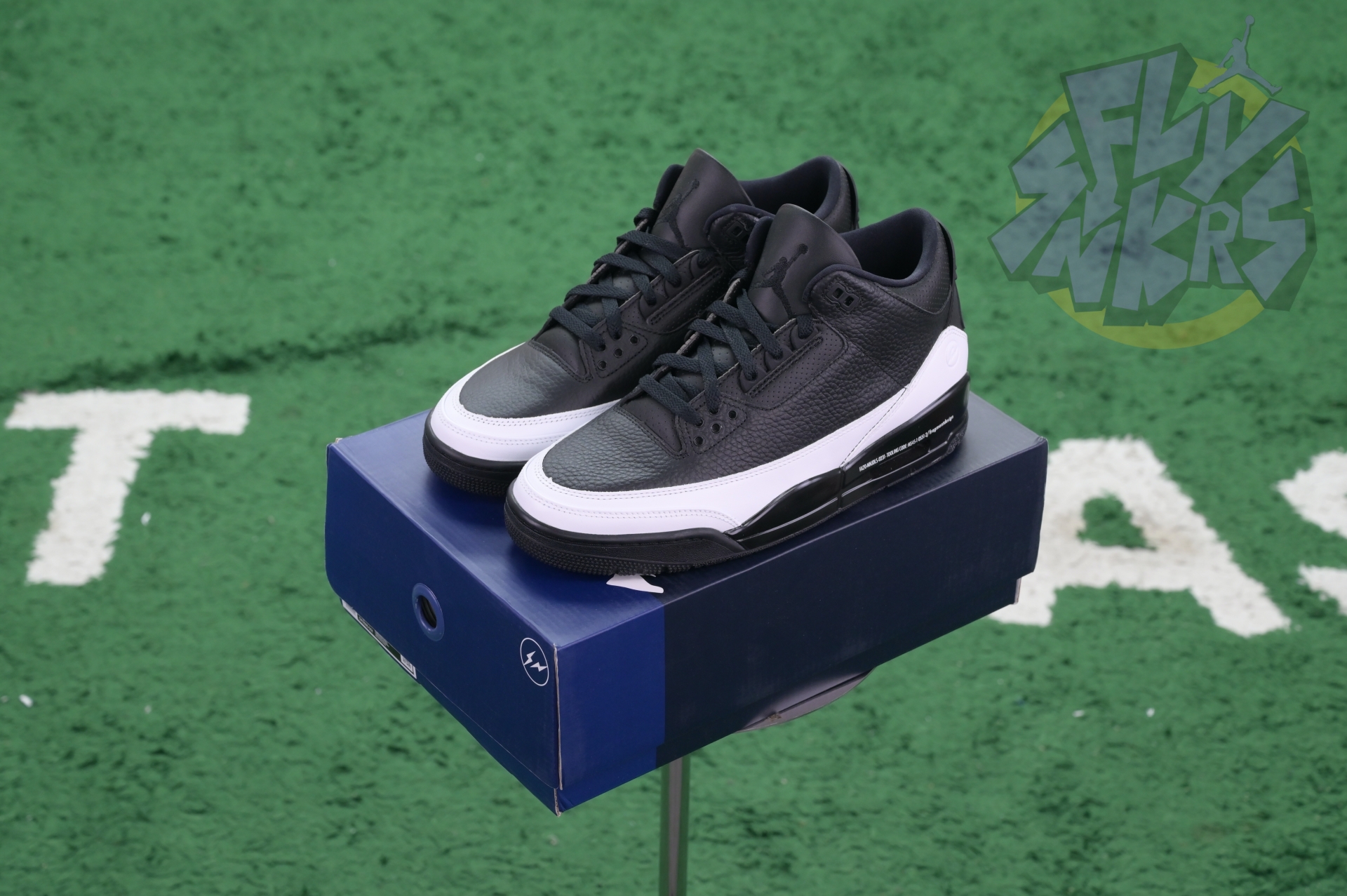 Fragment Design x Jordan Air Jordan 3“Black/ White”  DA3595-001