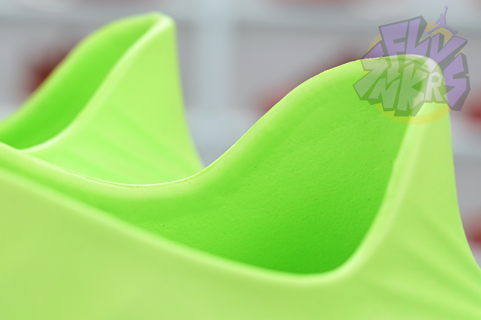 Nike ReactX Rejuven8 Green Strike  HV5060-300