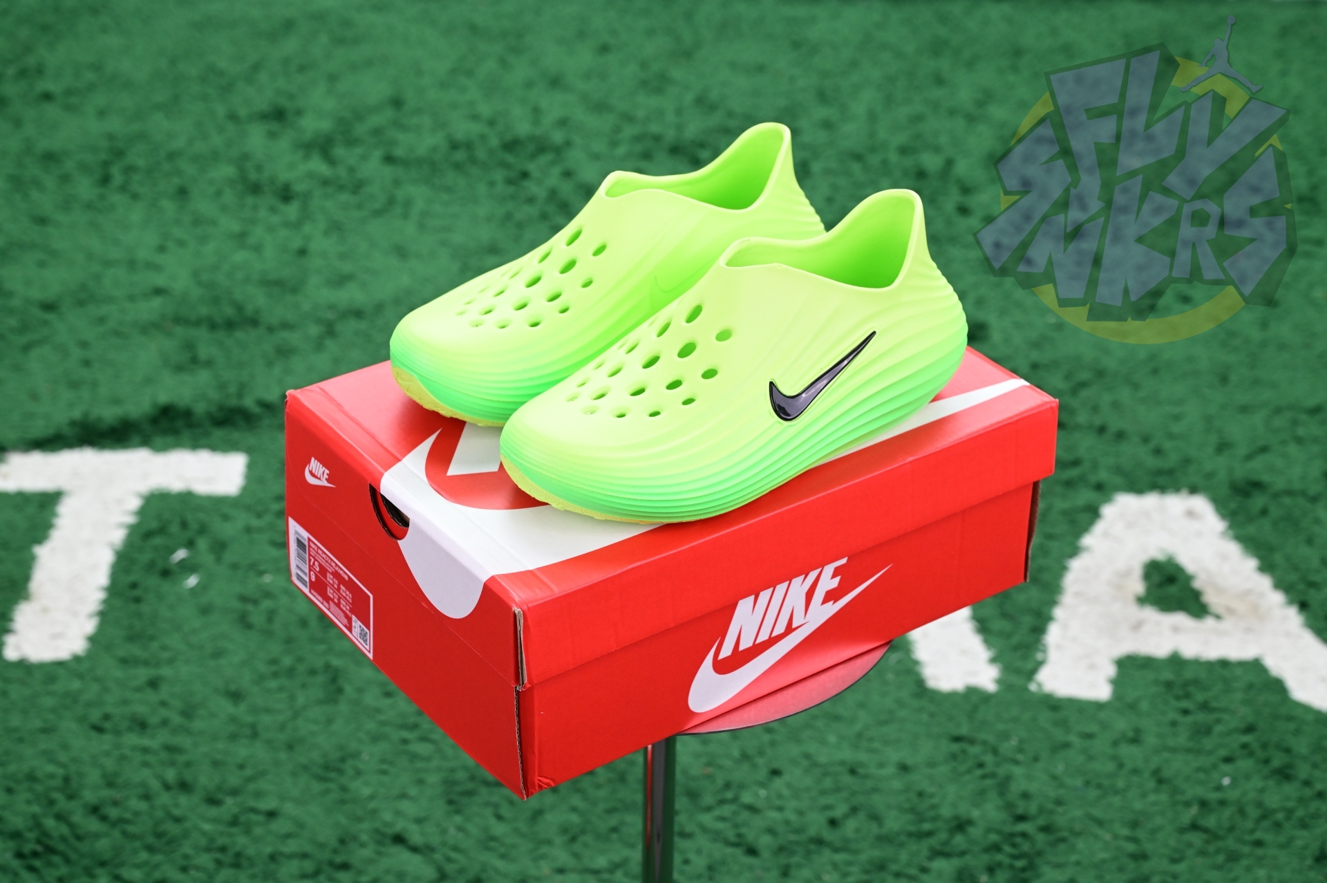 Nike ReactX Rejuven8 Green Strike  HV5060-300