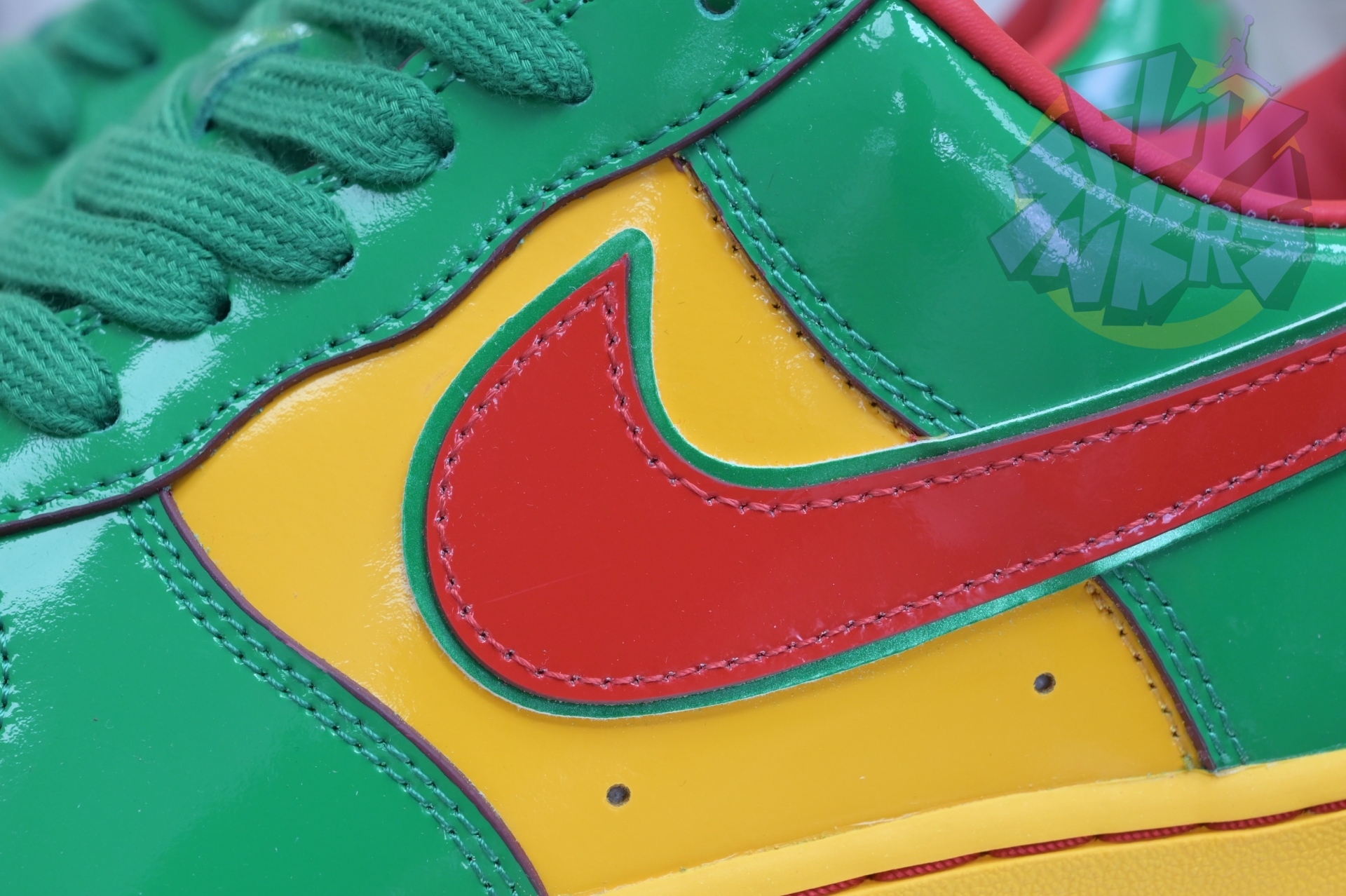 Nike Air Force 1 IH4383-300