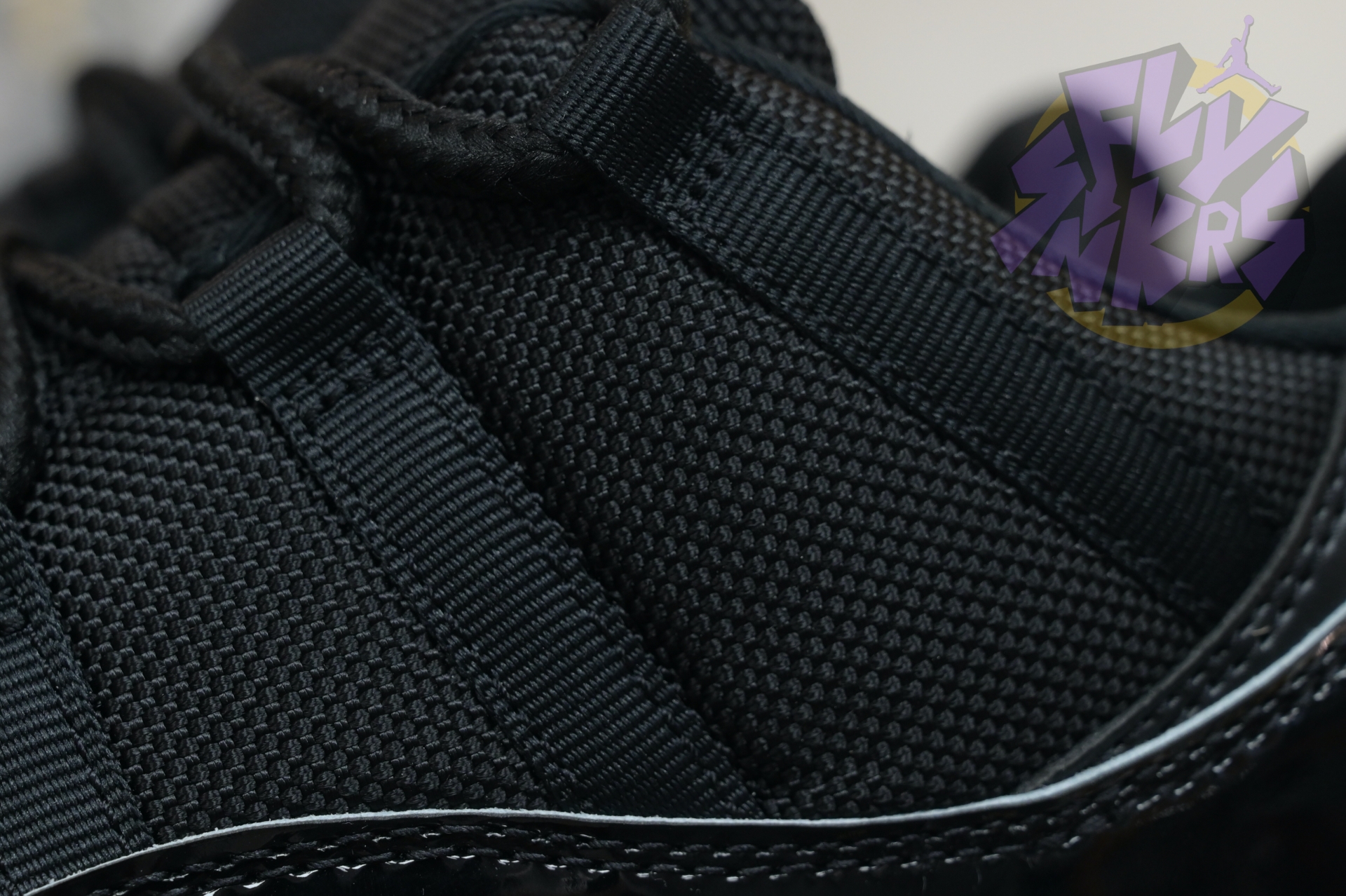 Air Jordan 11 Low“Bred” FV5104-006