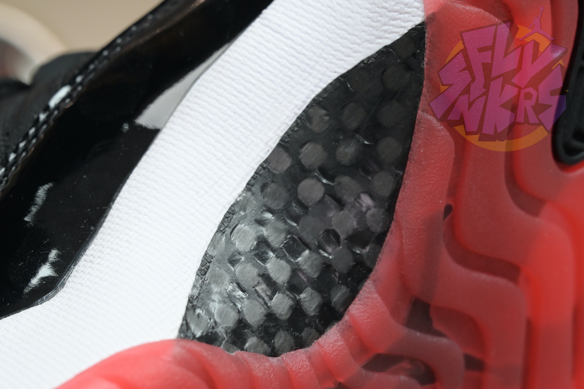 Air Jordan 11 Low“Bred” FV5104-006