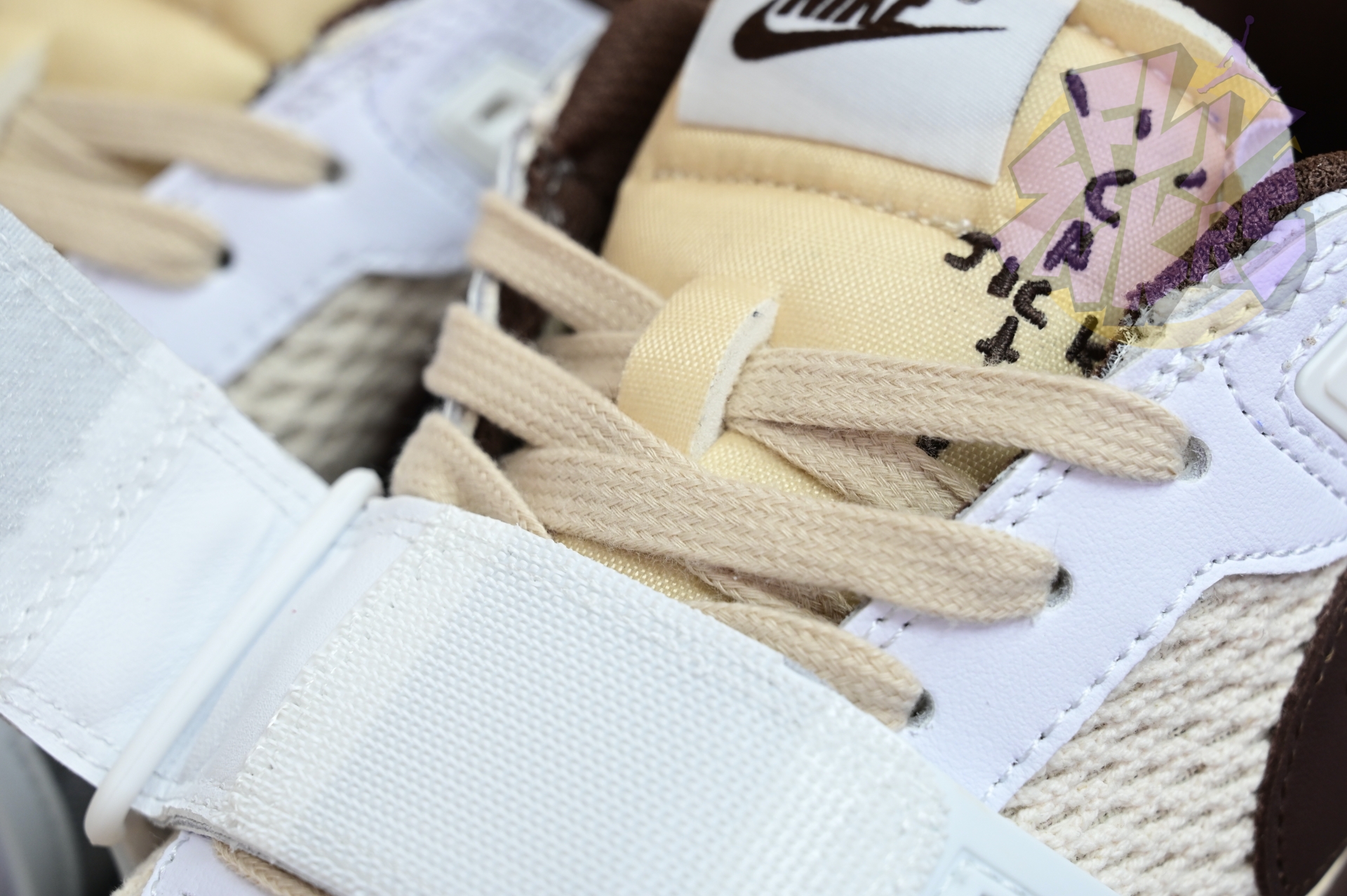 Travis Scott x Nike ZOOM Field JAXX“White/ Light Chocolate”HQ3073-100