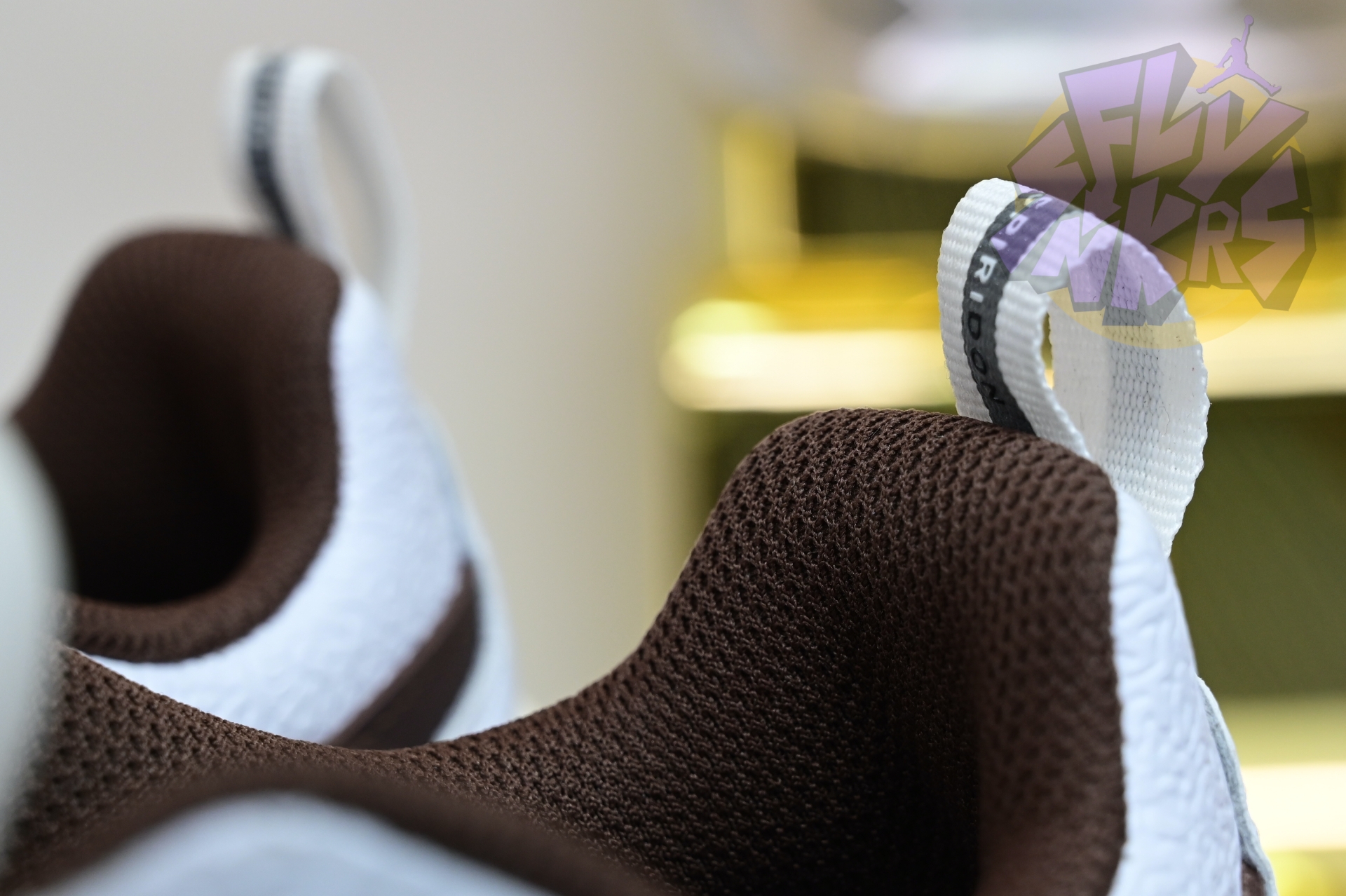 Travis Scott x Nike ZOOM Field JAXX“White/ Light Chocolate”HQ3073-100