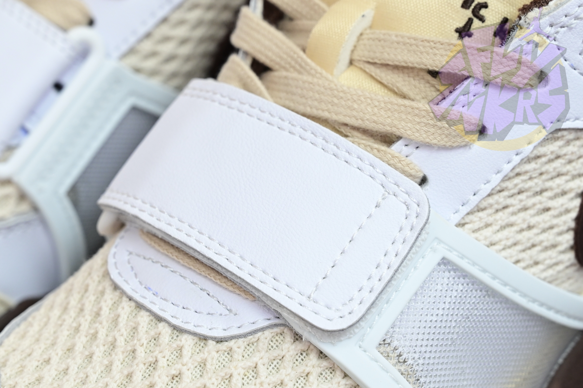 Travis Scott x Nike ZOOM Field JAXX“White/ Light Chocolate”HQ3073-100