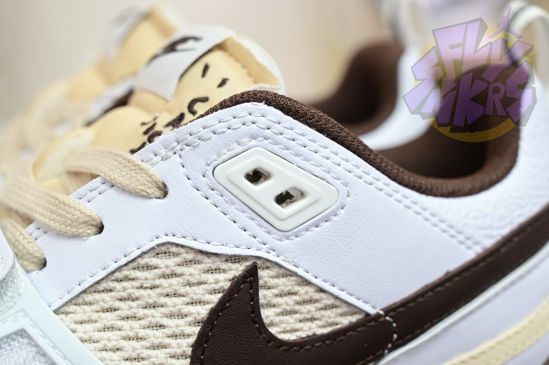 Travis Scott x Nike ZOOM Field JAXX“White/ Light Chocolate”HQ3073-100