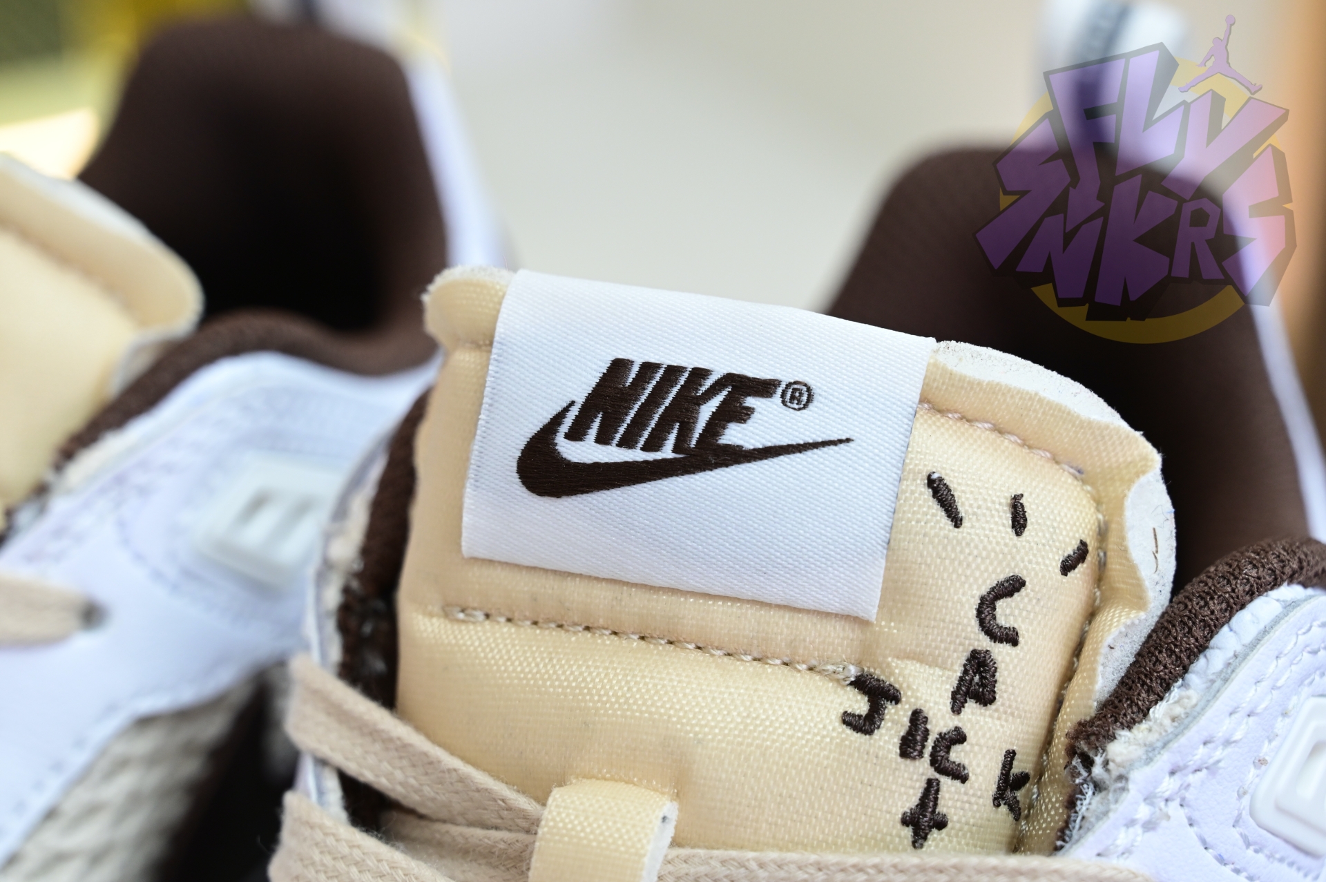 Travis Scott x Nike ZOOM Field JAXX“White/ Light Chocolate”HQ3073-100