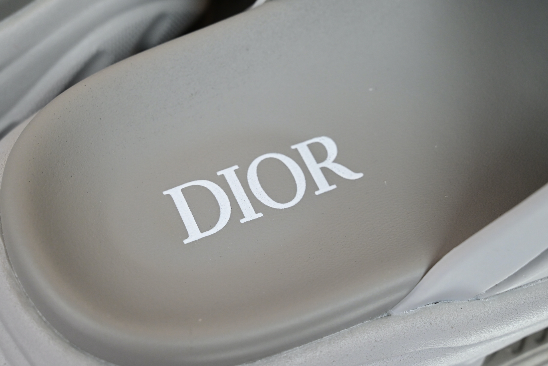 DIOR