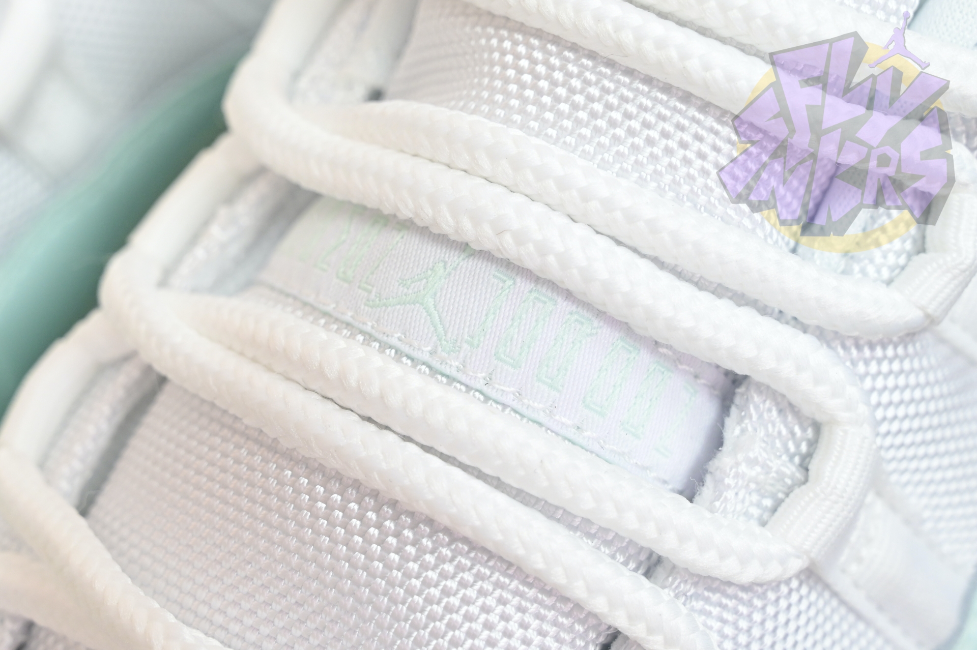 Air Jordan 11 LOW  AH7860-103