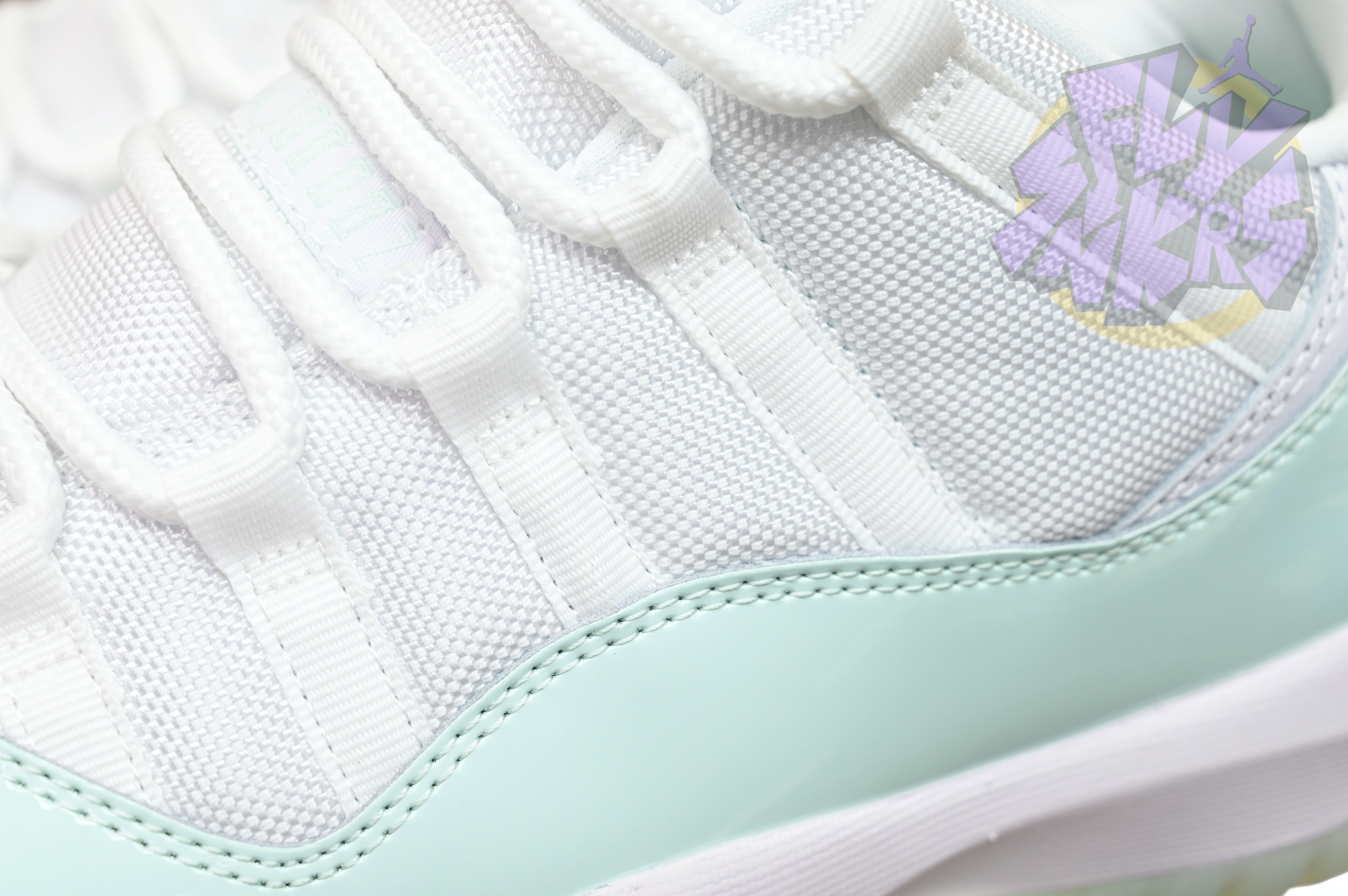 Air Jordan 11 LOW  AH7860-103