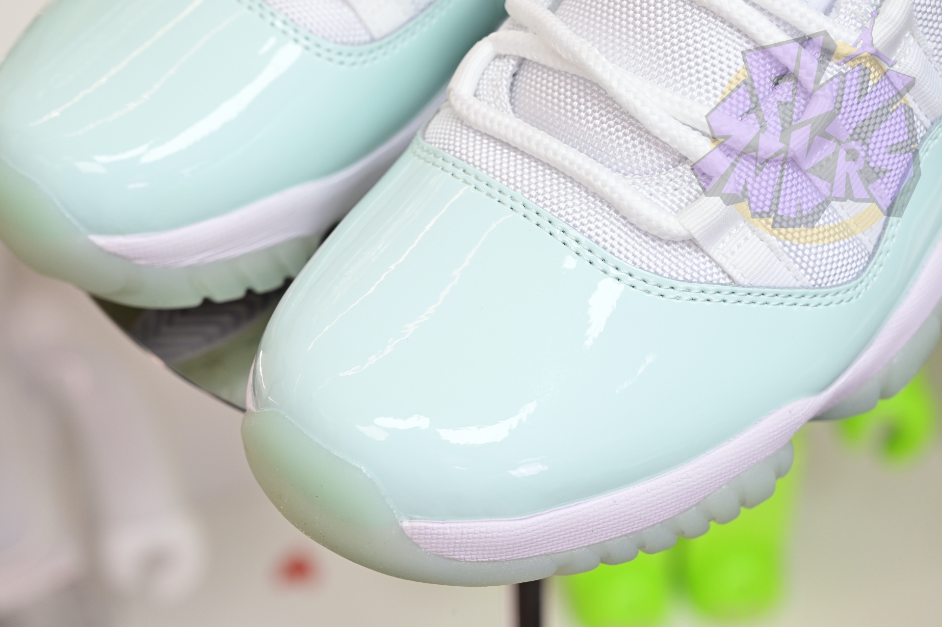 Air Jordan 11 LOW  AH7860-103