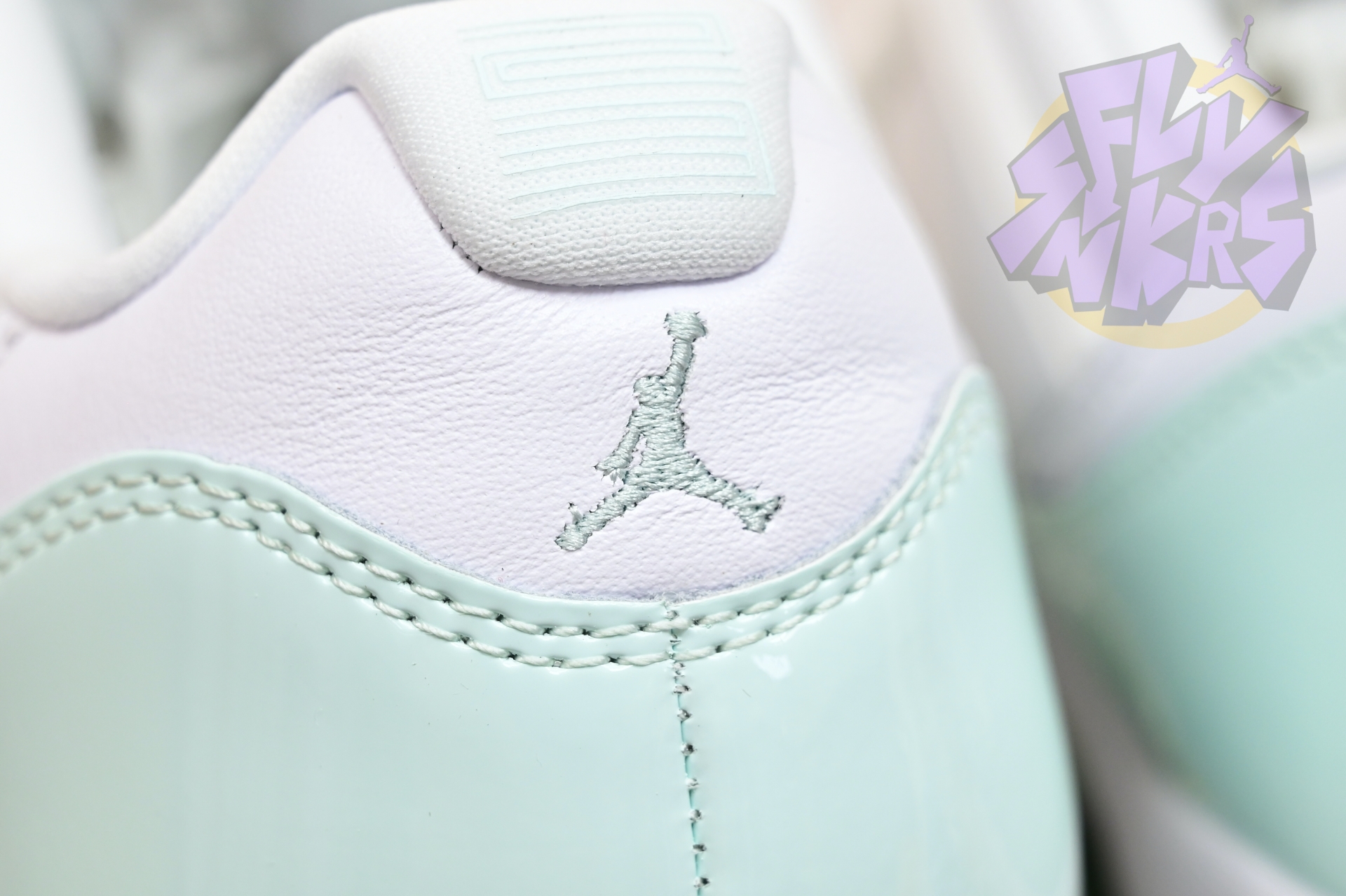 Air Jordan 11 LOW  AH7860-103