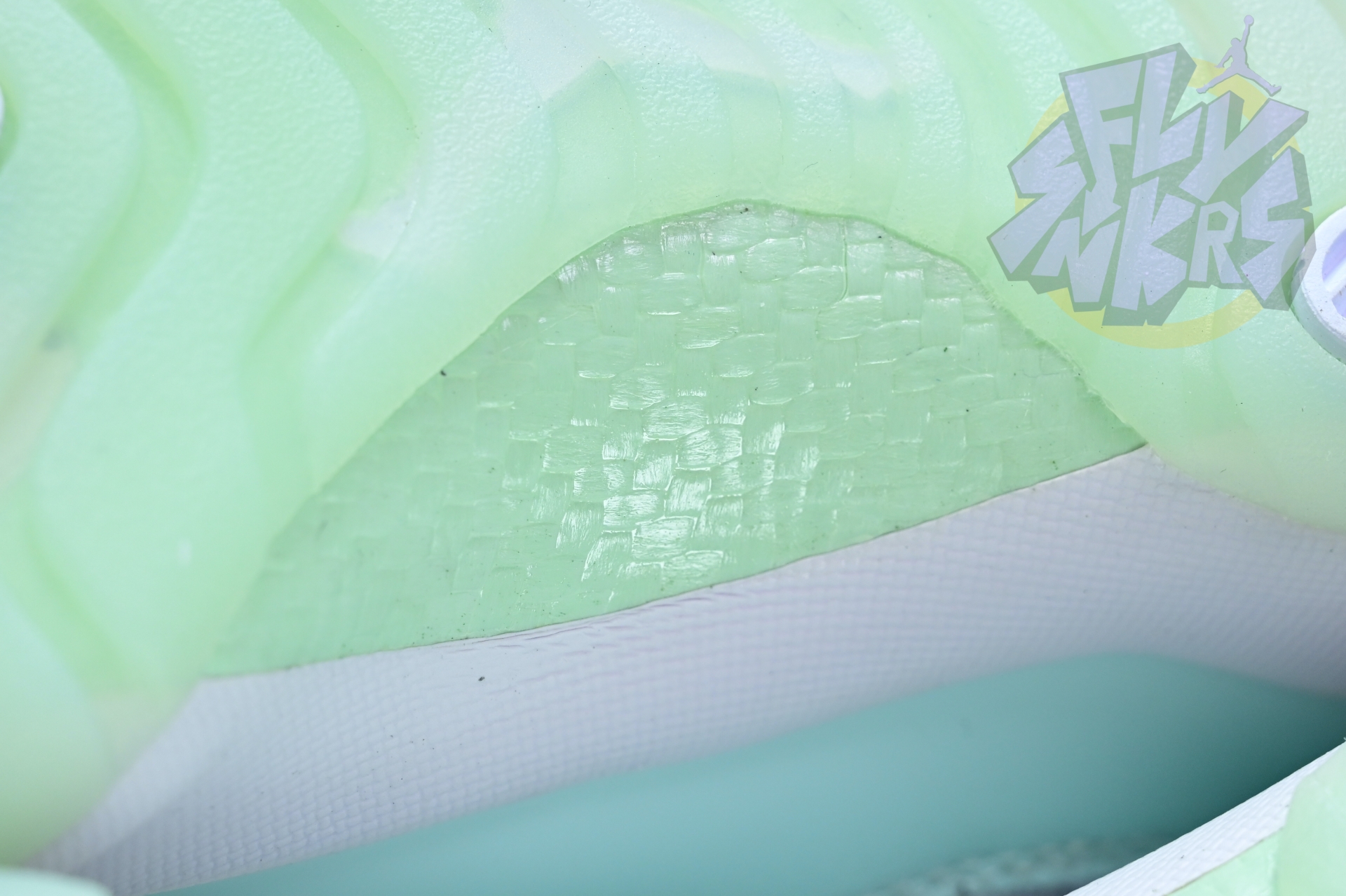 Air Jordan 11 LOW  AH7860-103