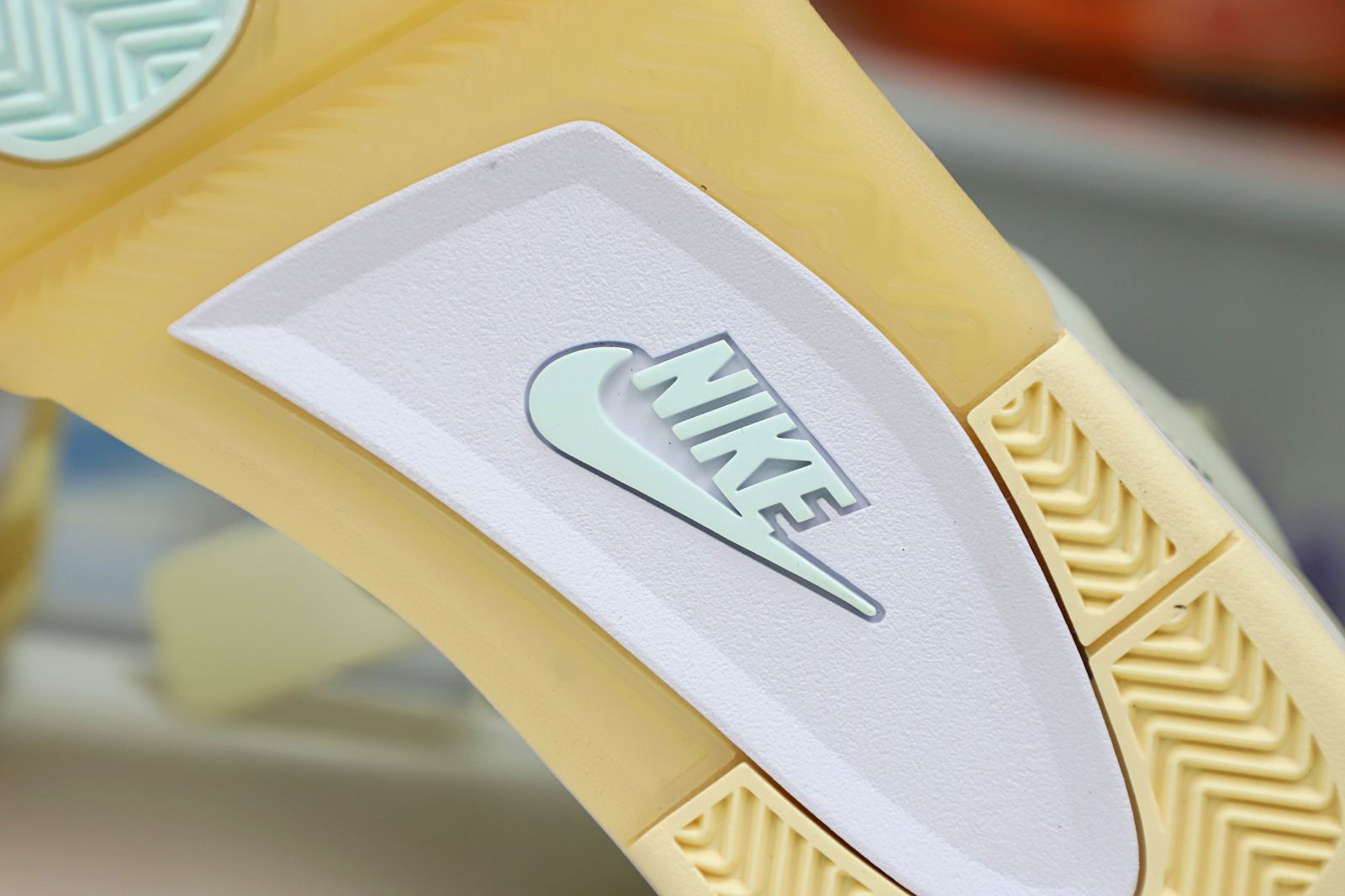 AIR JORDAN OFF-WHITE X WMNS AIR JORDAN 4 SP 'SAIL'