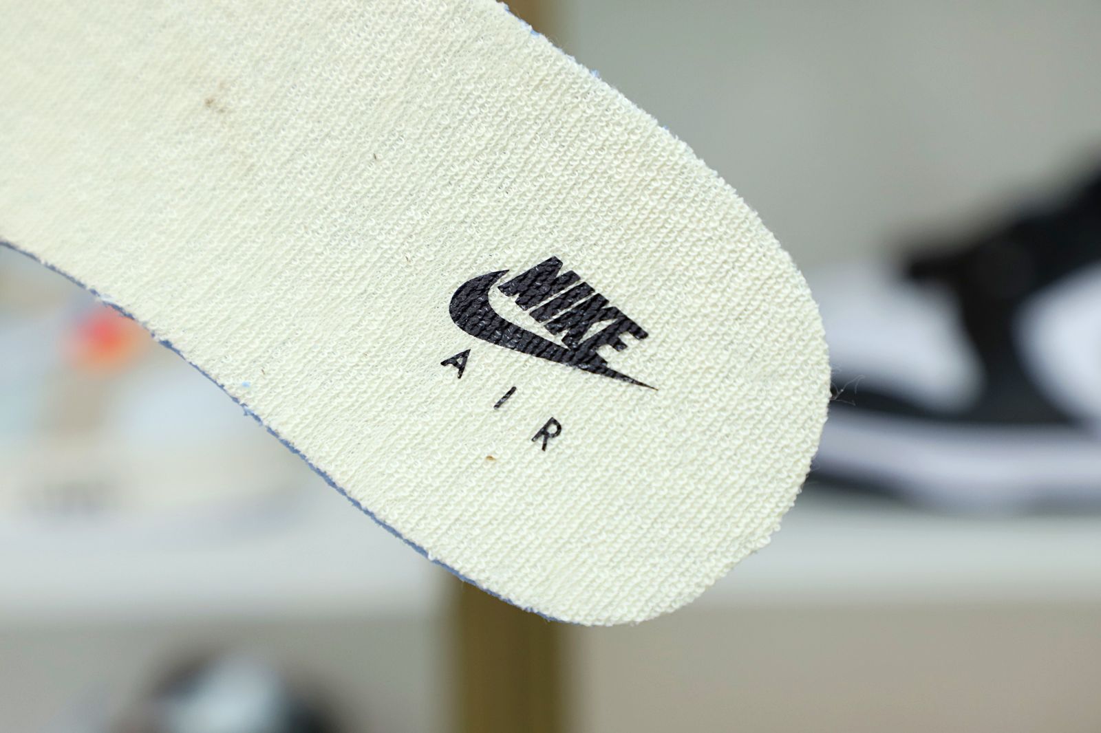 AIR JORDAN OFF-WHITE X WMNS AIR JORDAN 4 SP 'SAIL'