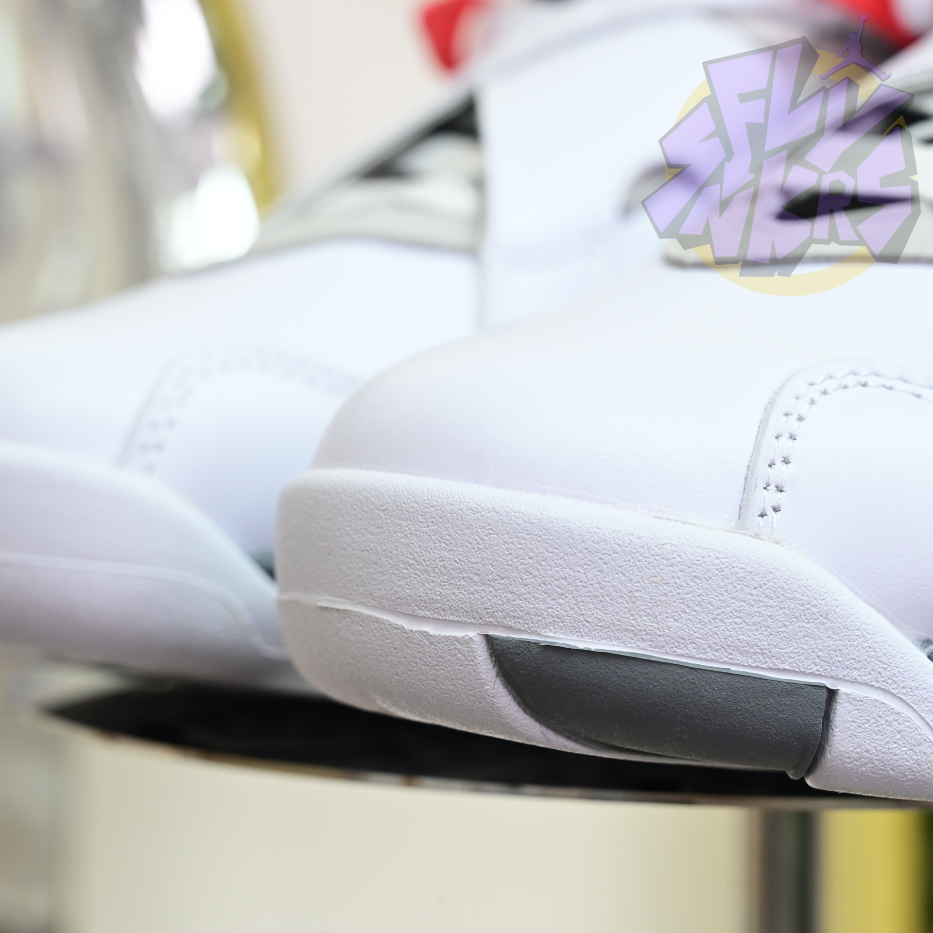 Air Jordan 8 Retro Bugs Bunny  305381-103