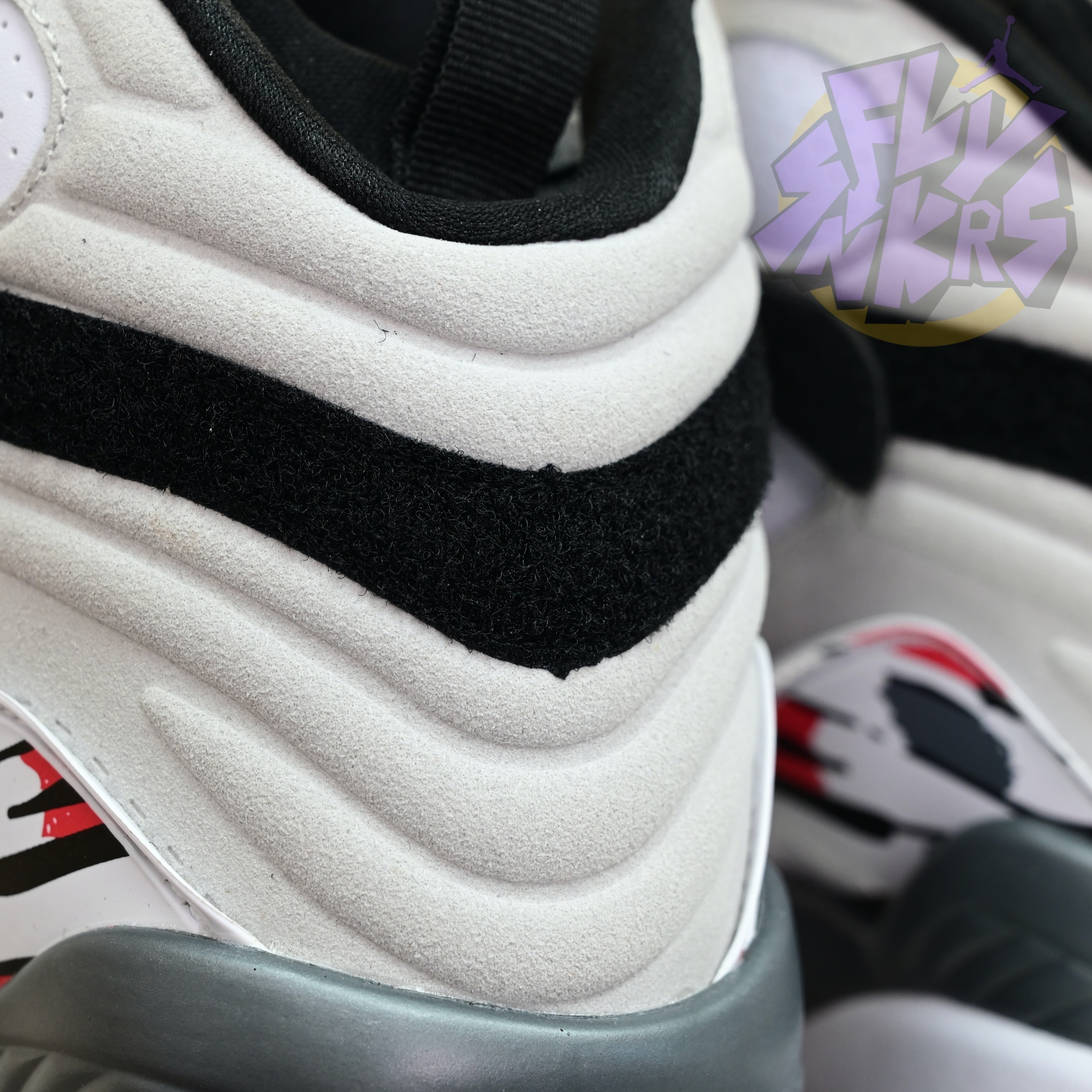 Air Jordan 8 Retro Bugs Bunny  305381-103