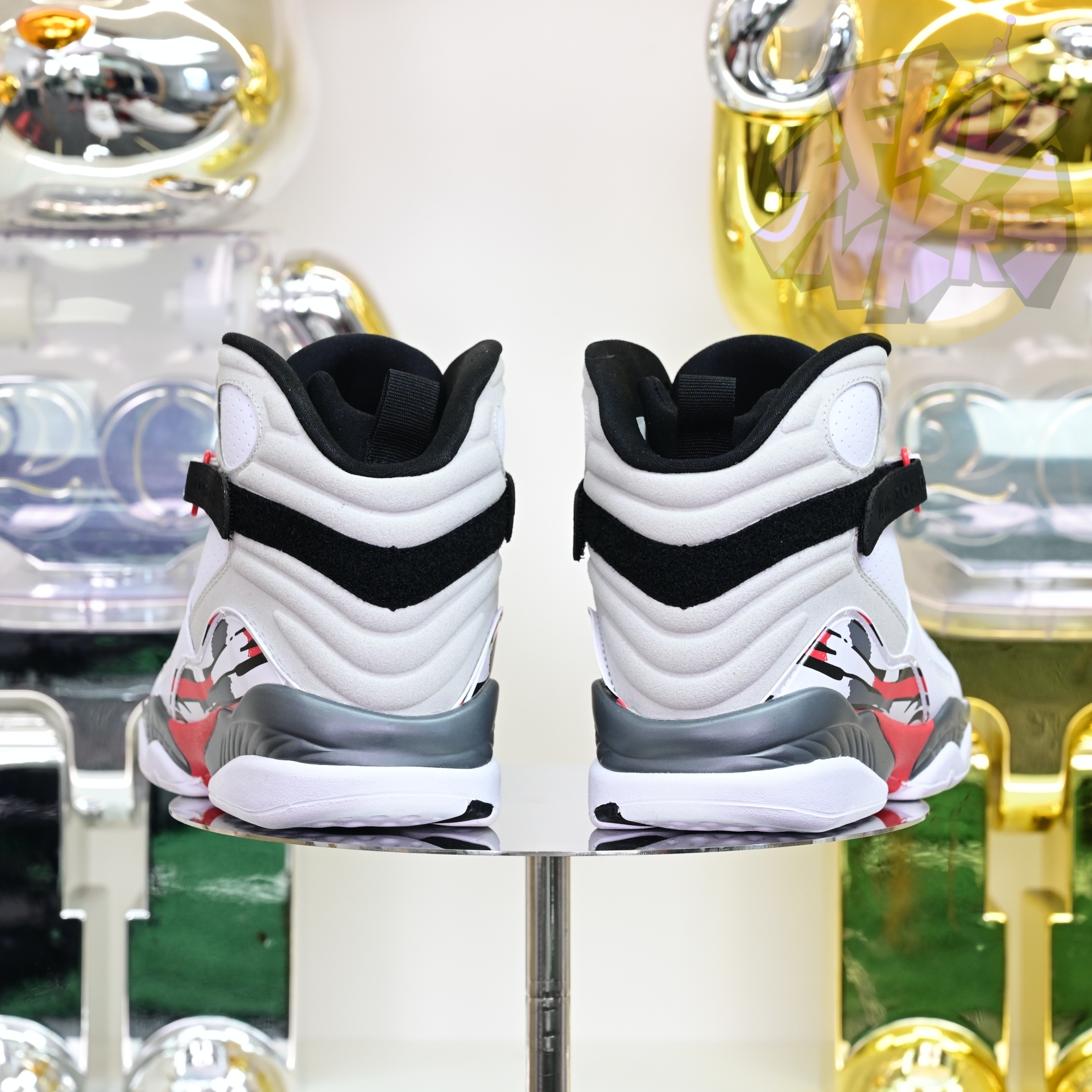 Air Jordan 8 Retro Bugs Bunny  305381-103
