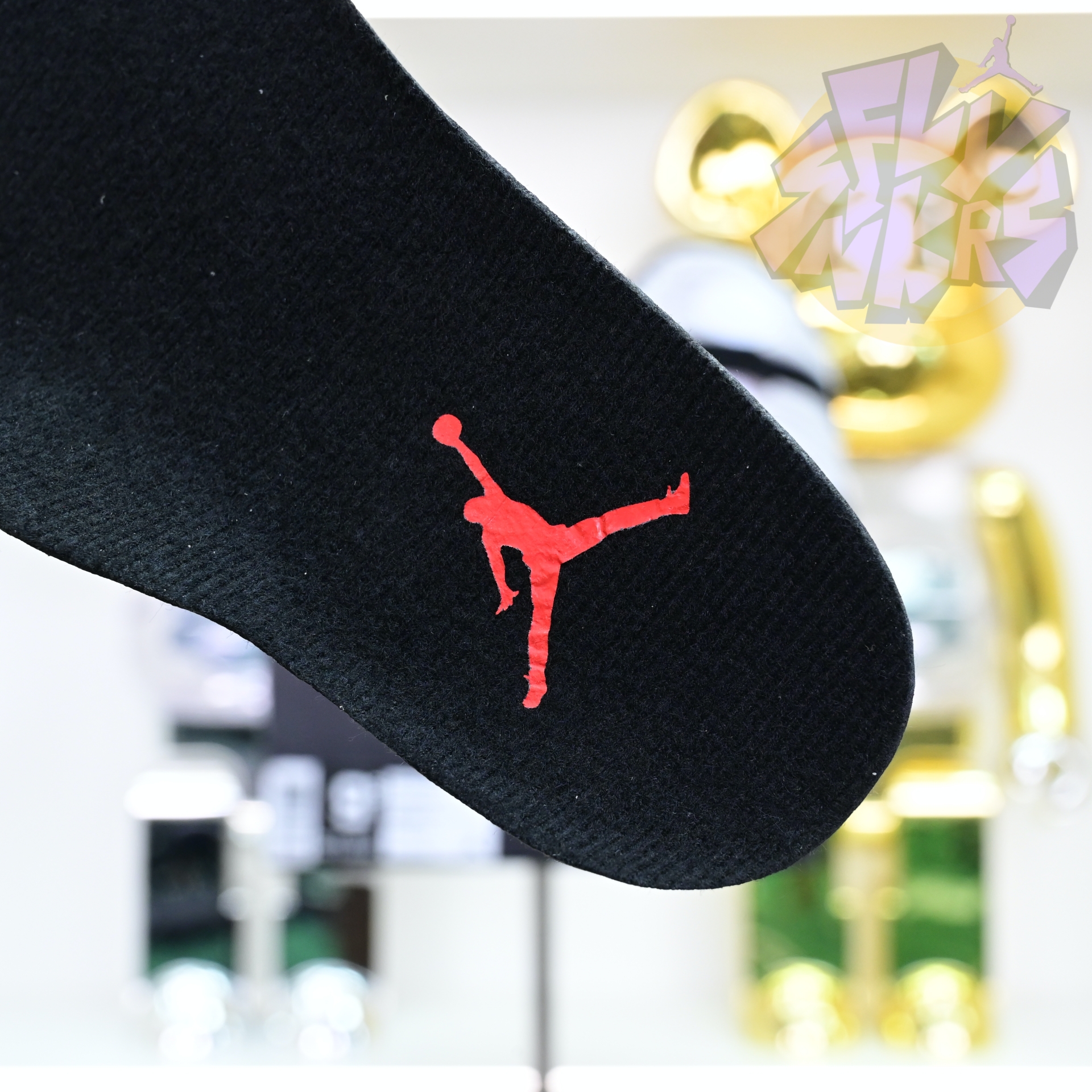 Air Jordan 8 Retro Bugs Bunny  305381-103