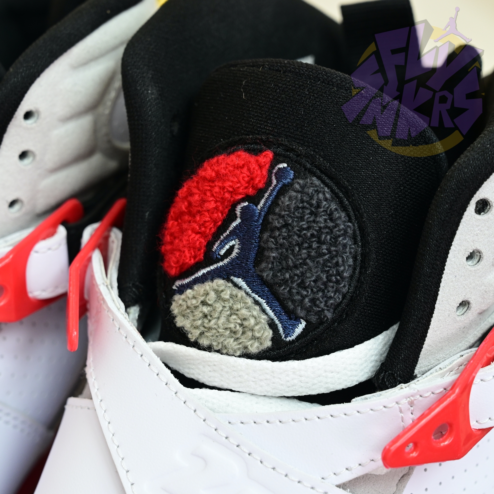 Air Jordan 8 Retro Bugs Bunny  305381-103