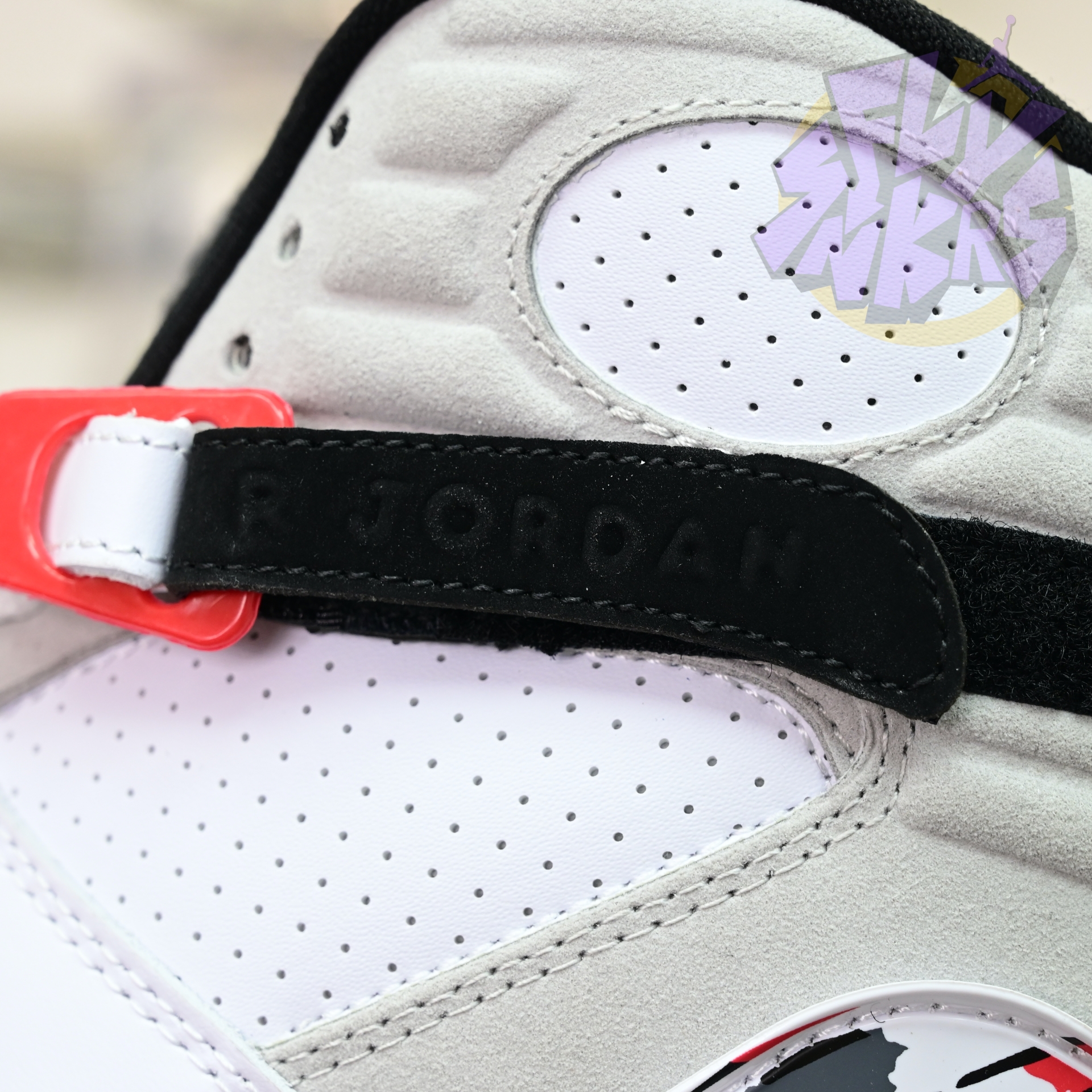 Air Jordan 8 Retro Bugs Bunny  305381-103