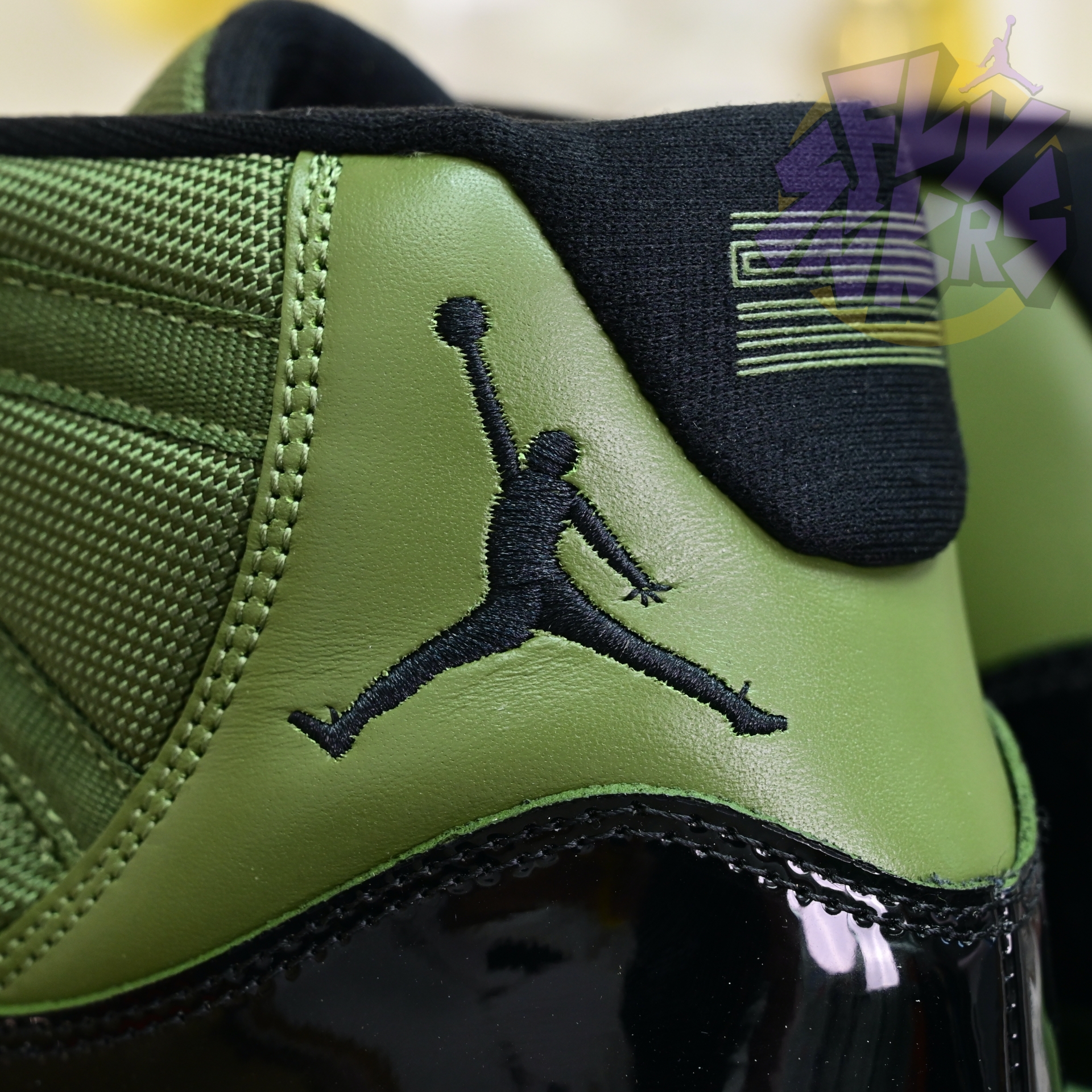 Air Jordan 11  RETRO CT8012-300