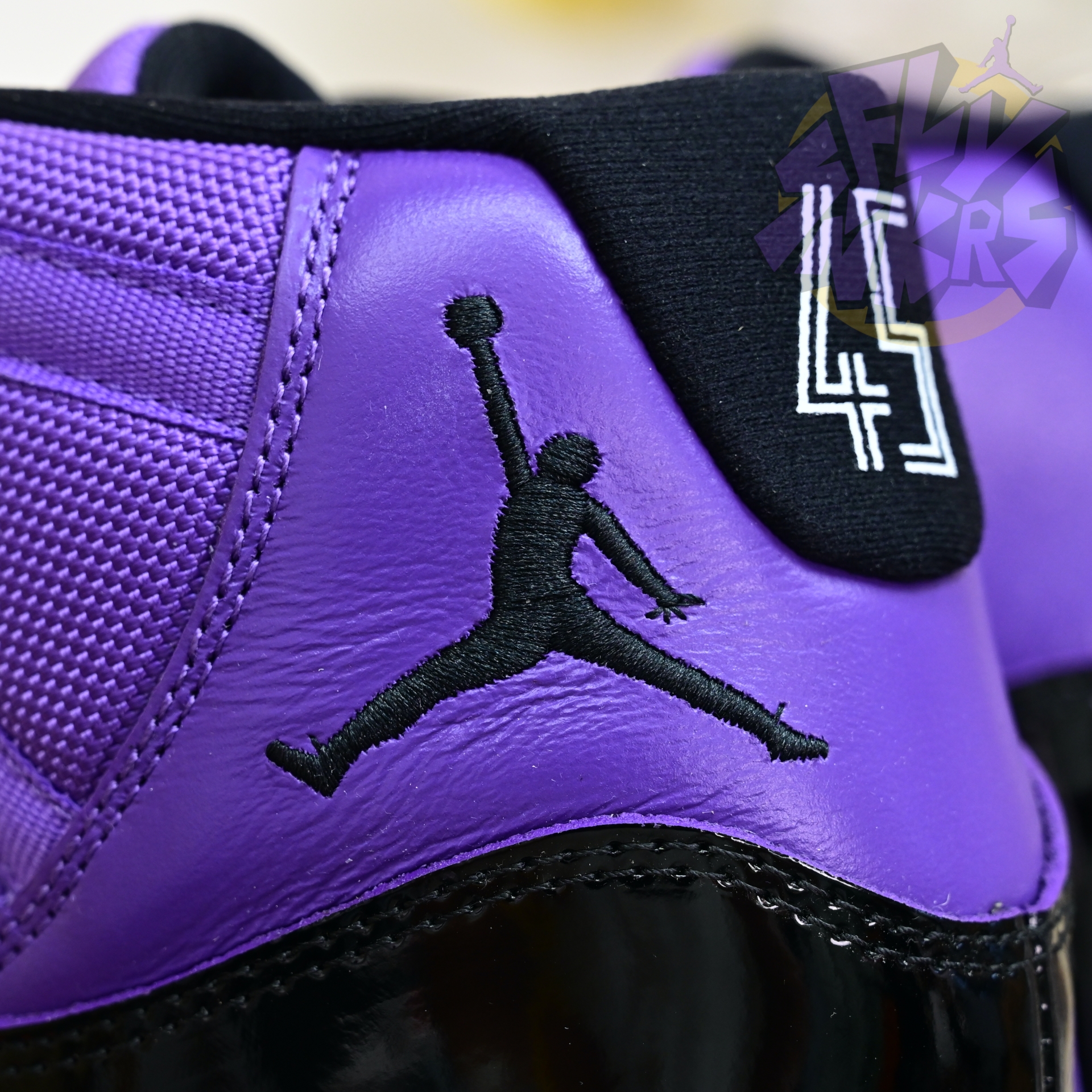 Air Jordan 11  RETRO CT8012-500