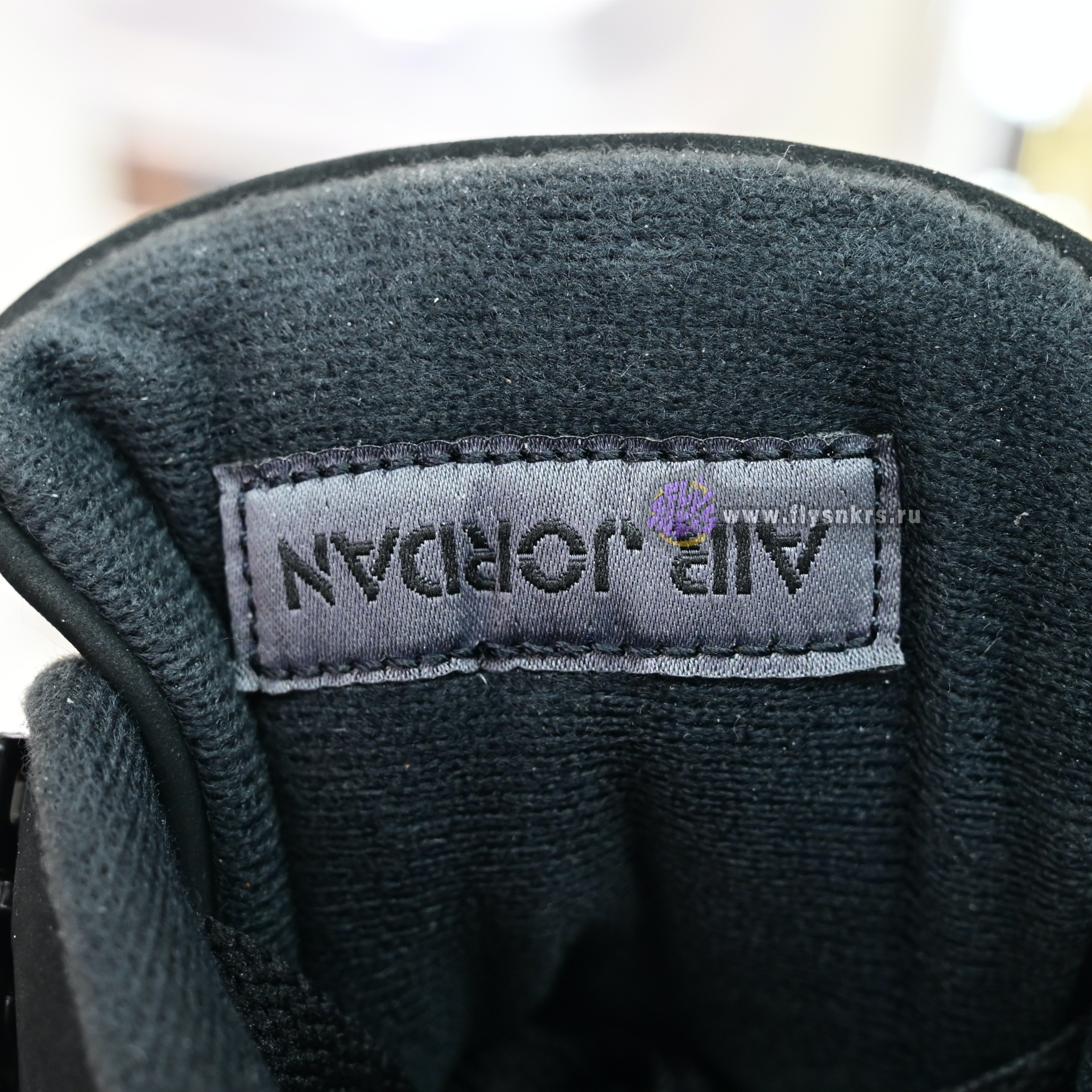 AIR JORDAN 4 RETRO 'BLACK CAT' 2025   FV5029-010