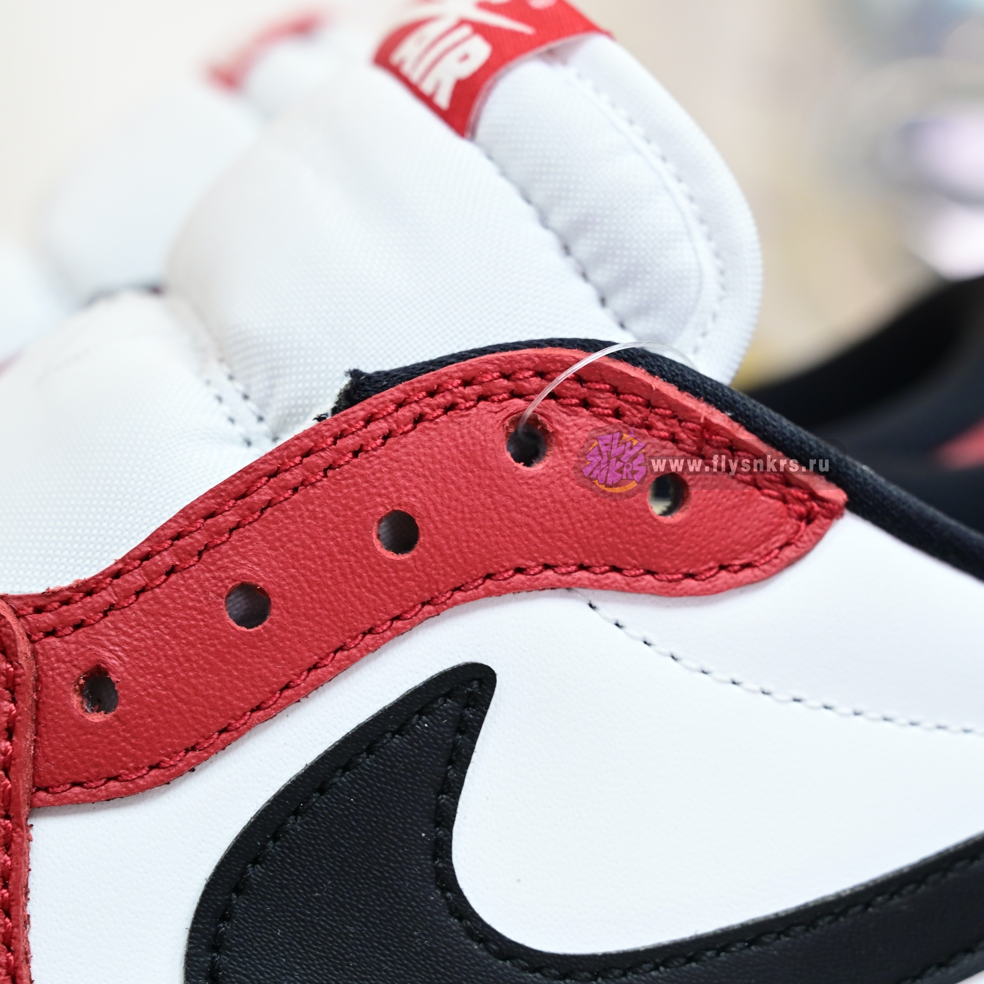 Air Jordan 1 RETRO LOW OG“Black Muslin Varsity Red” HQ6998-600