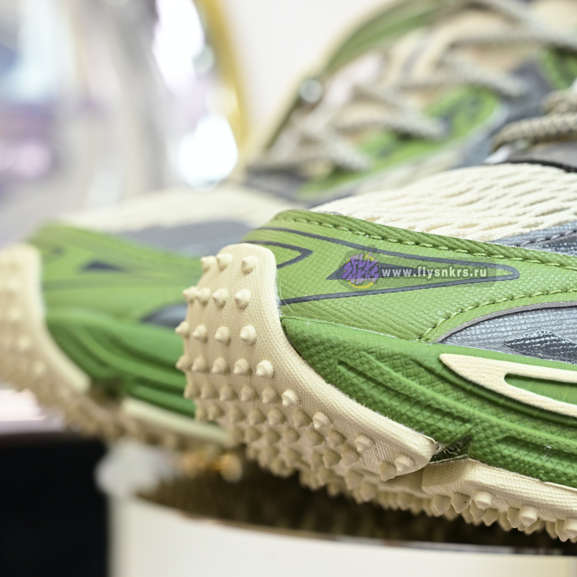 OFF-WHITE BE RIGHT BACK