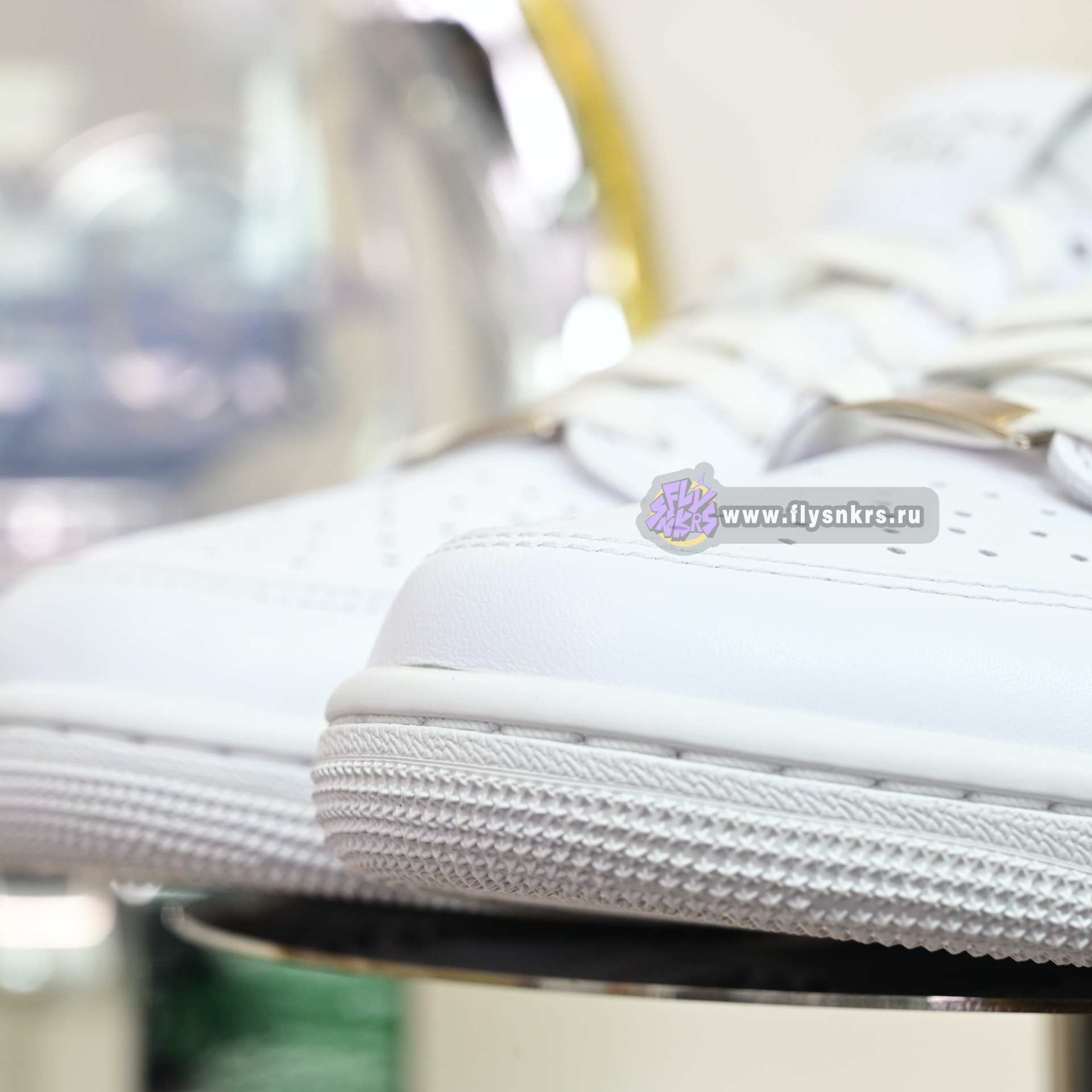 Travis Scott  x Air Jordan 1 TD1228-111