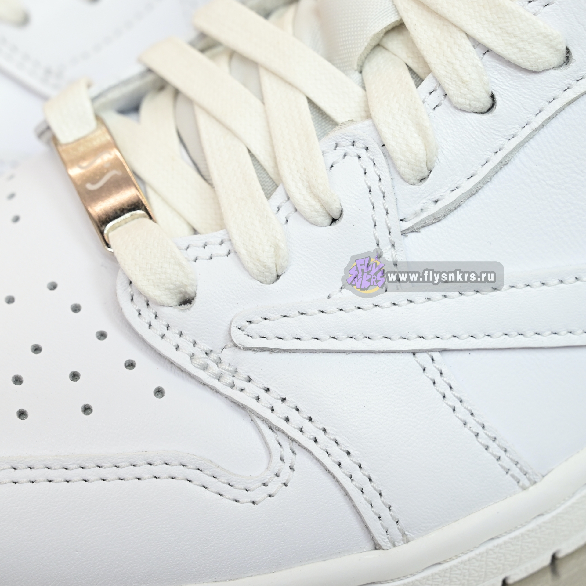 Travis Scott  x Air Jordan 1 TD1228-111