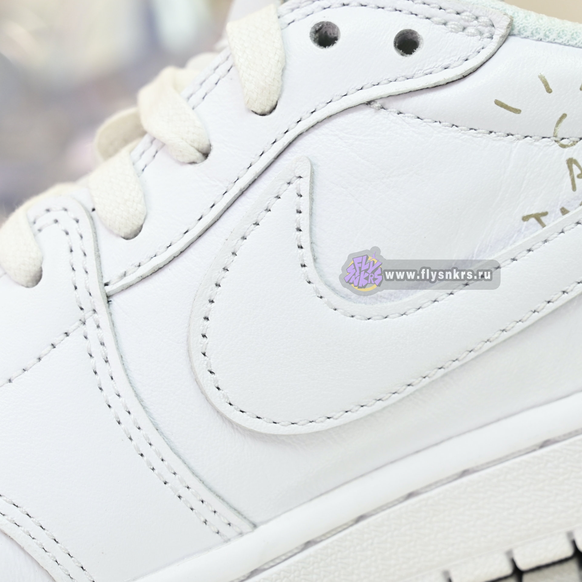 Travis Scott  x Air Jordan 1 TD1228-111