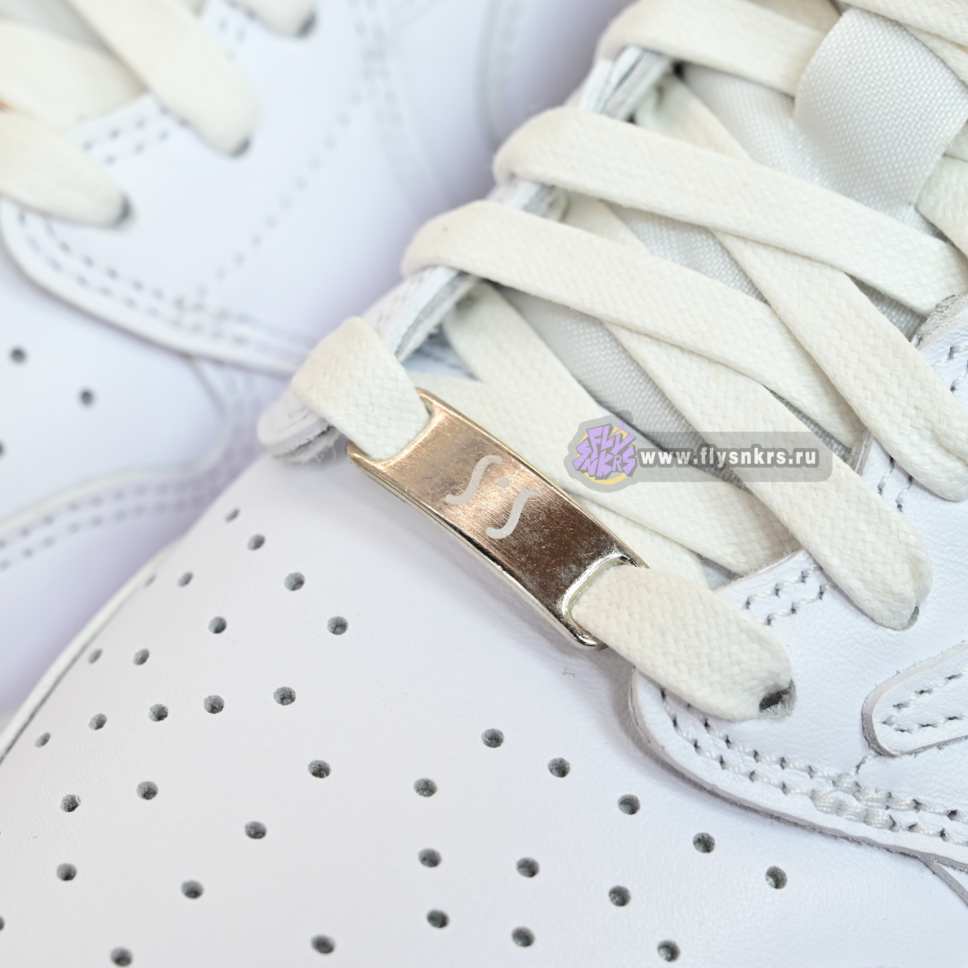 Travis Scott  x Air Jordan 1 TD1228-111