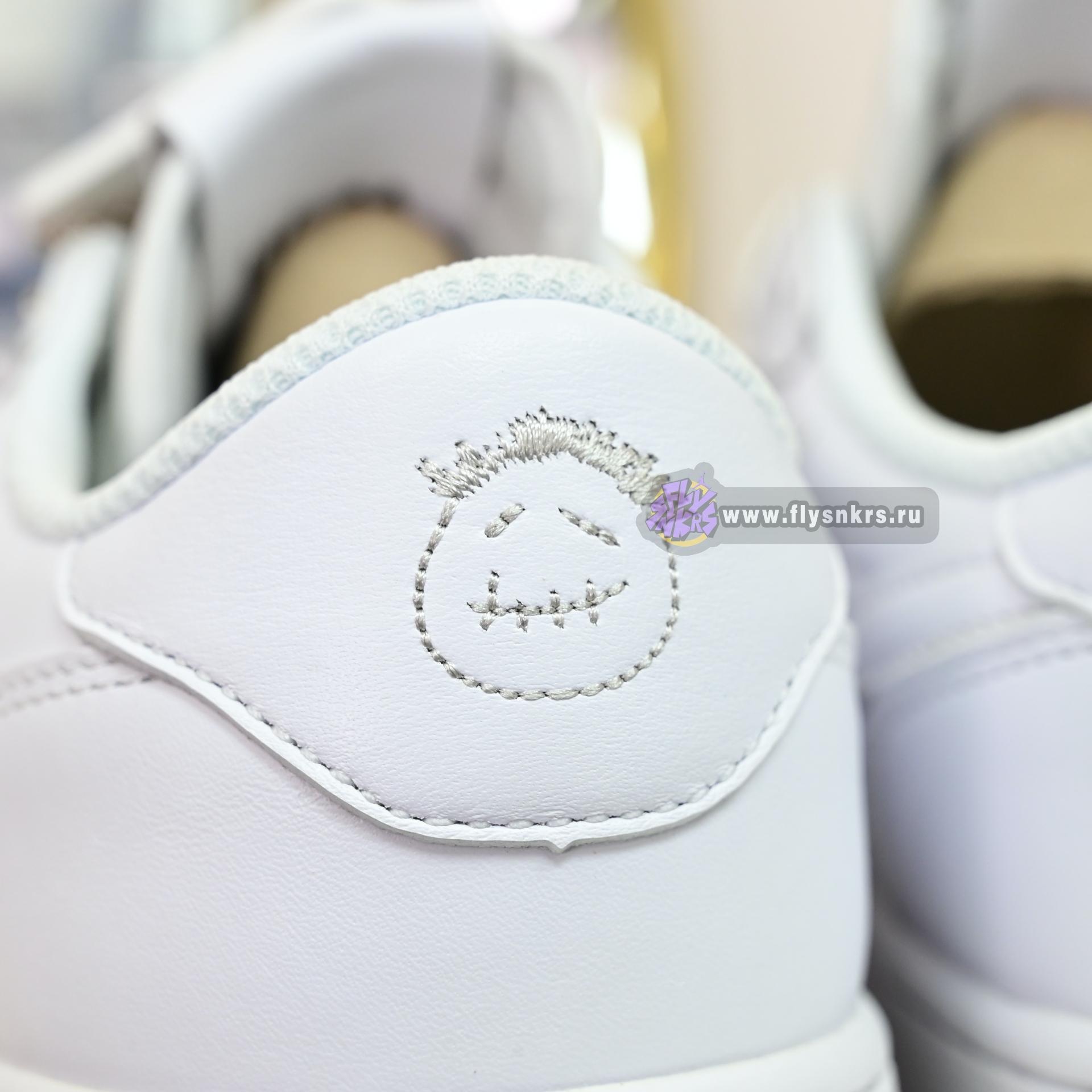 Travis Scott  x Air Jordan 1 TD1228-111