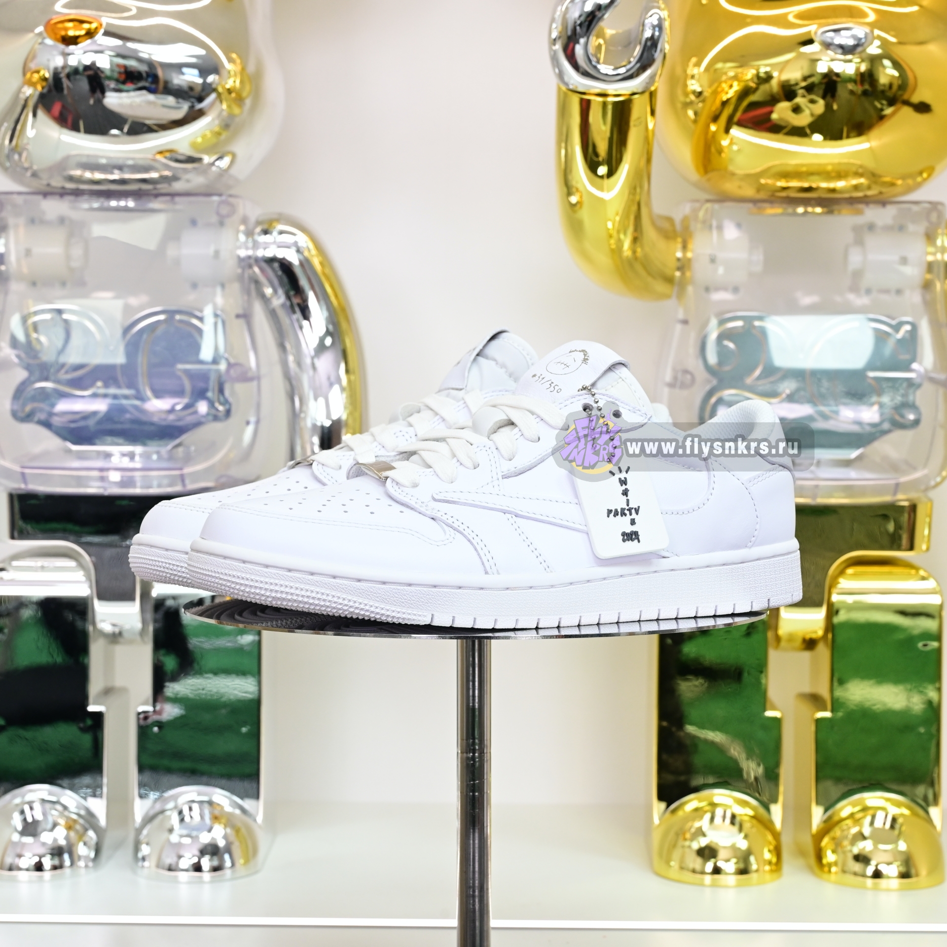 Travis Scott  x Air Jordan 1 TD1228-111