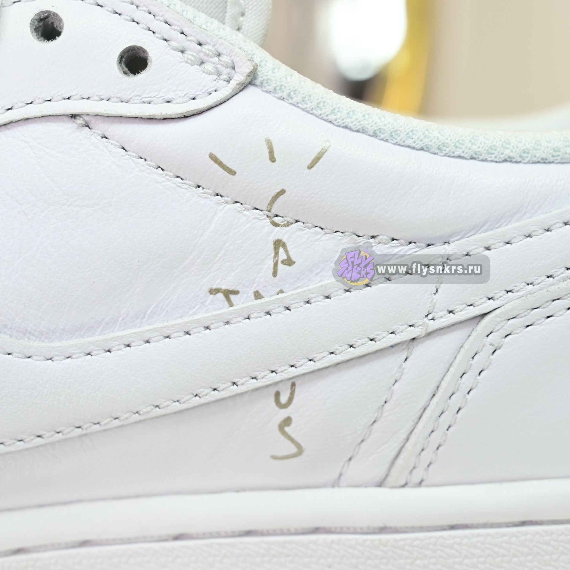 Travis Scott  x Air Jordan 1 TD1228-111