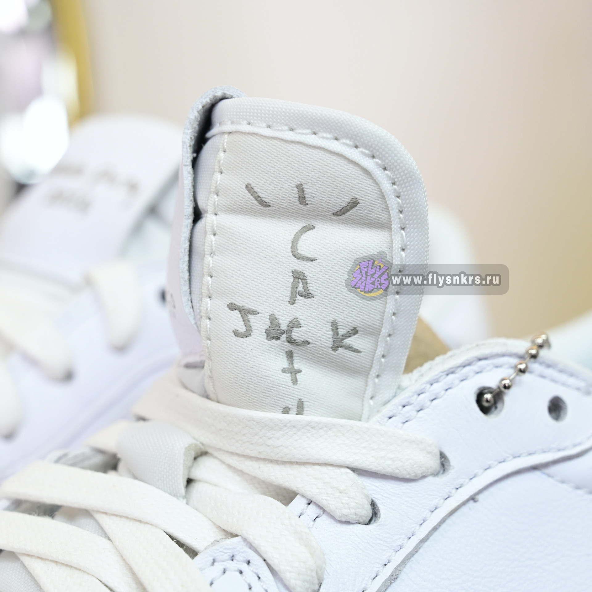 Travis Scott  x Air Jordan 1 TD1228-111