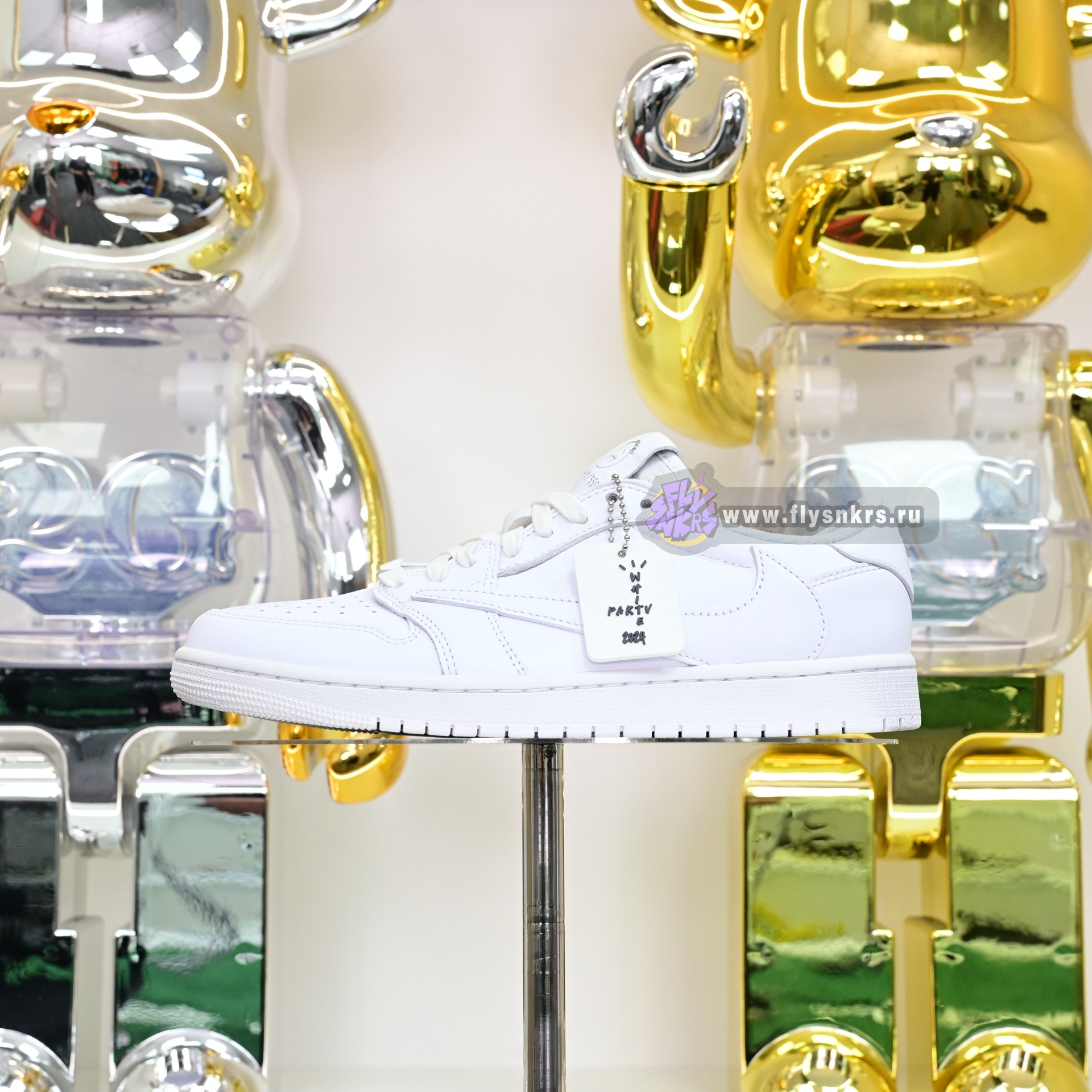 Travis Scott  x Air Jordan 1 TD1228-111