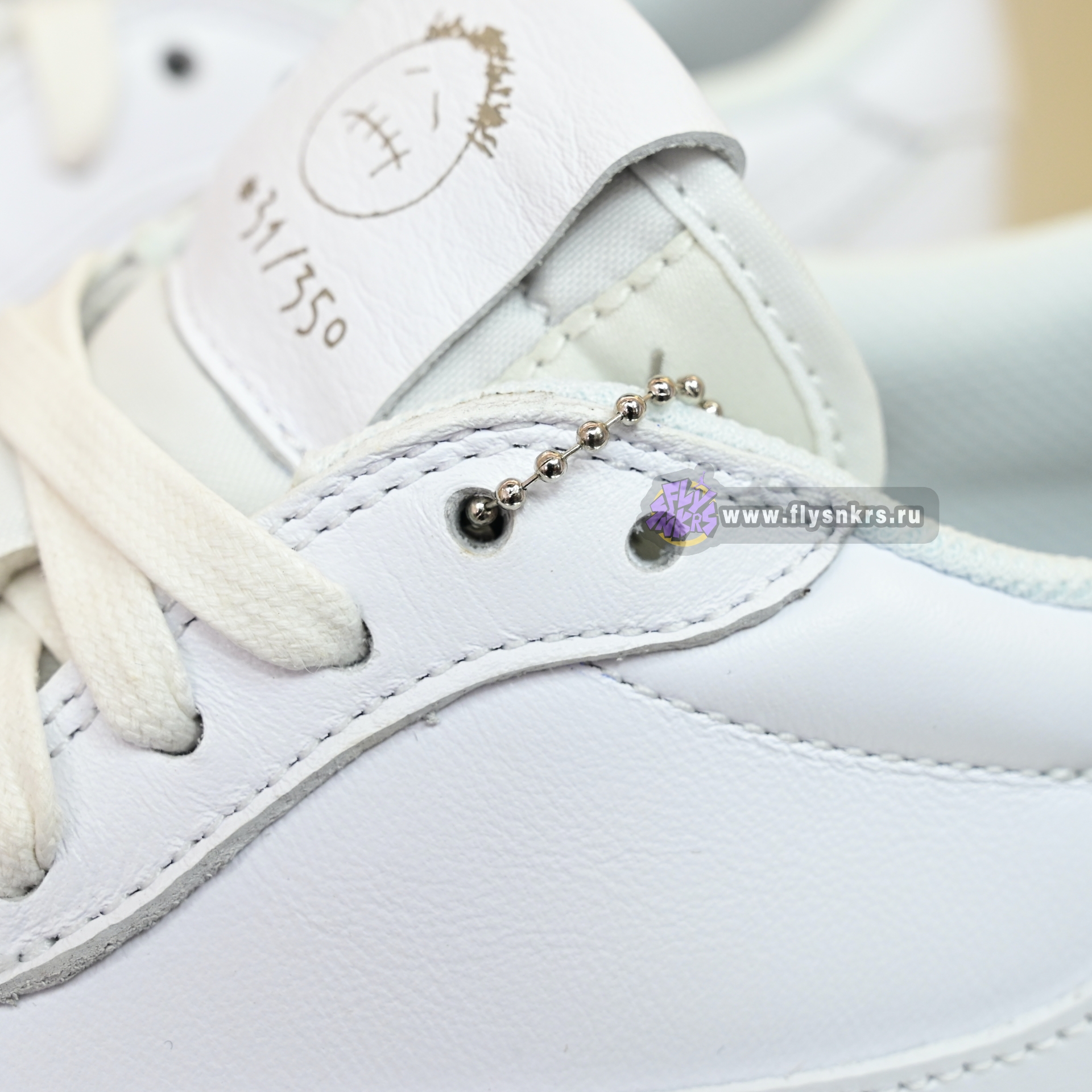 Travis Scott  x Air Jordan 1 TD1228-111