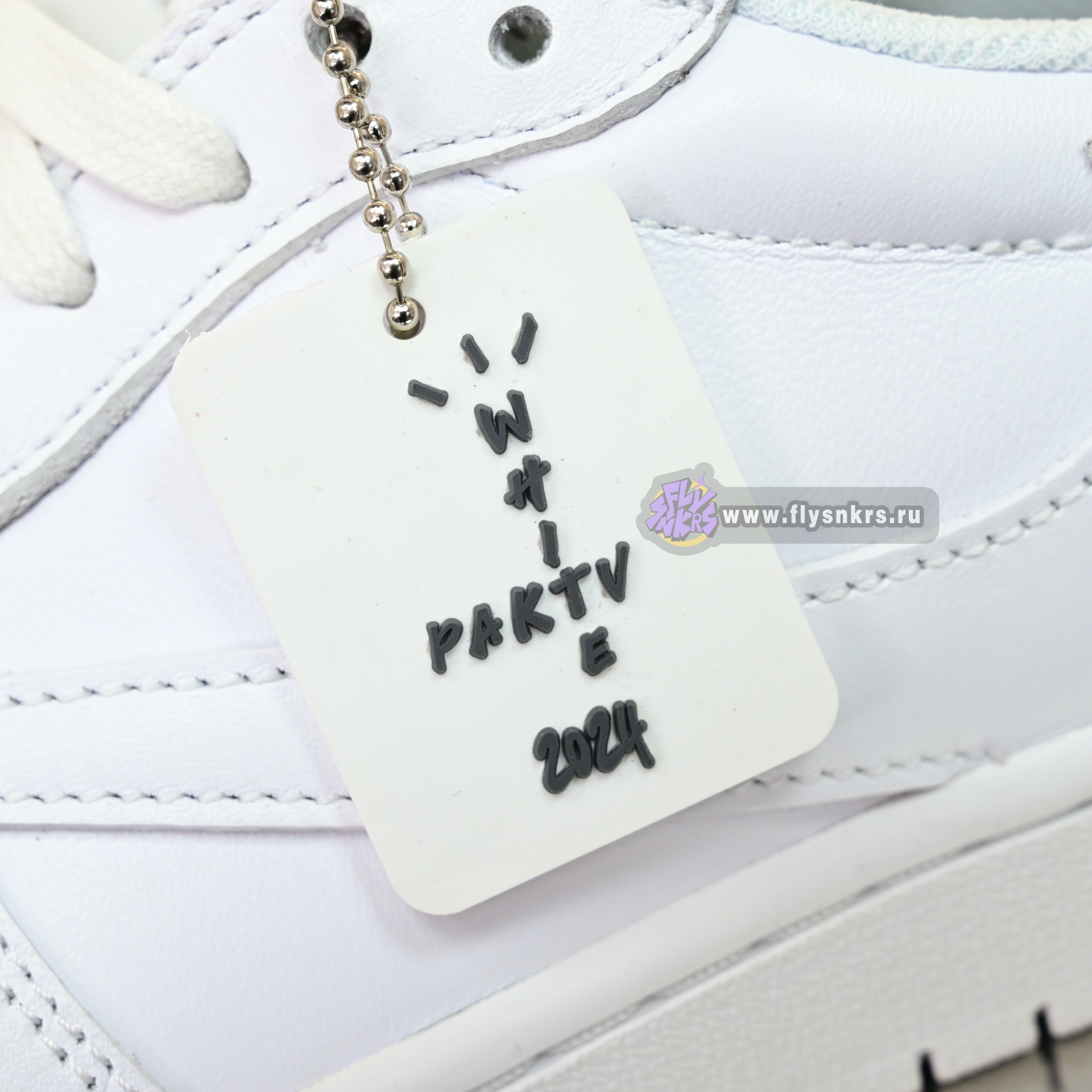 Travis Scott  x Air Jordan 1 TD1228-111