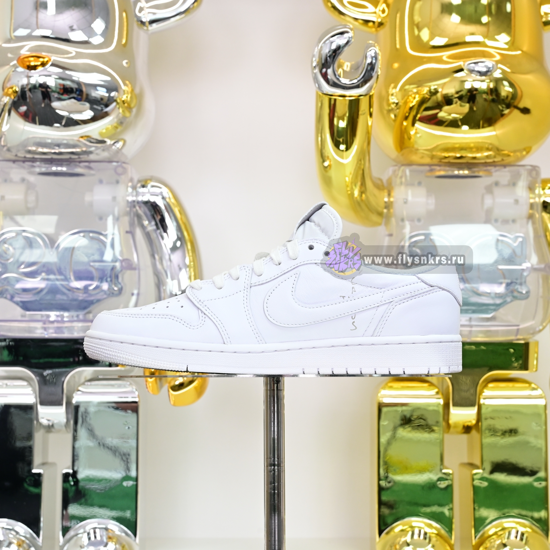 Travis Scott  x Air Jordan 1 TD1228-111