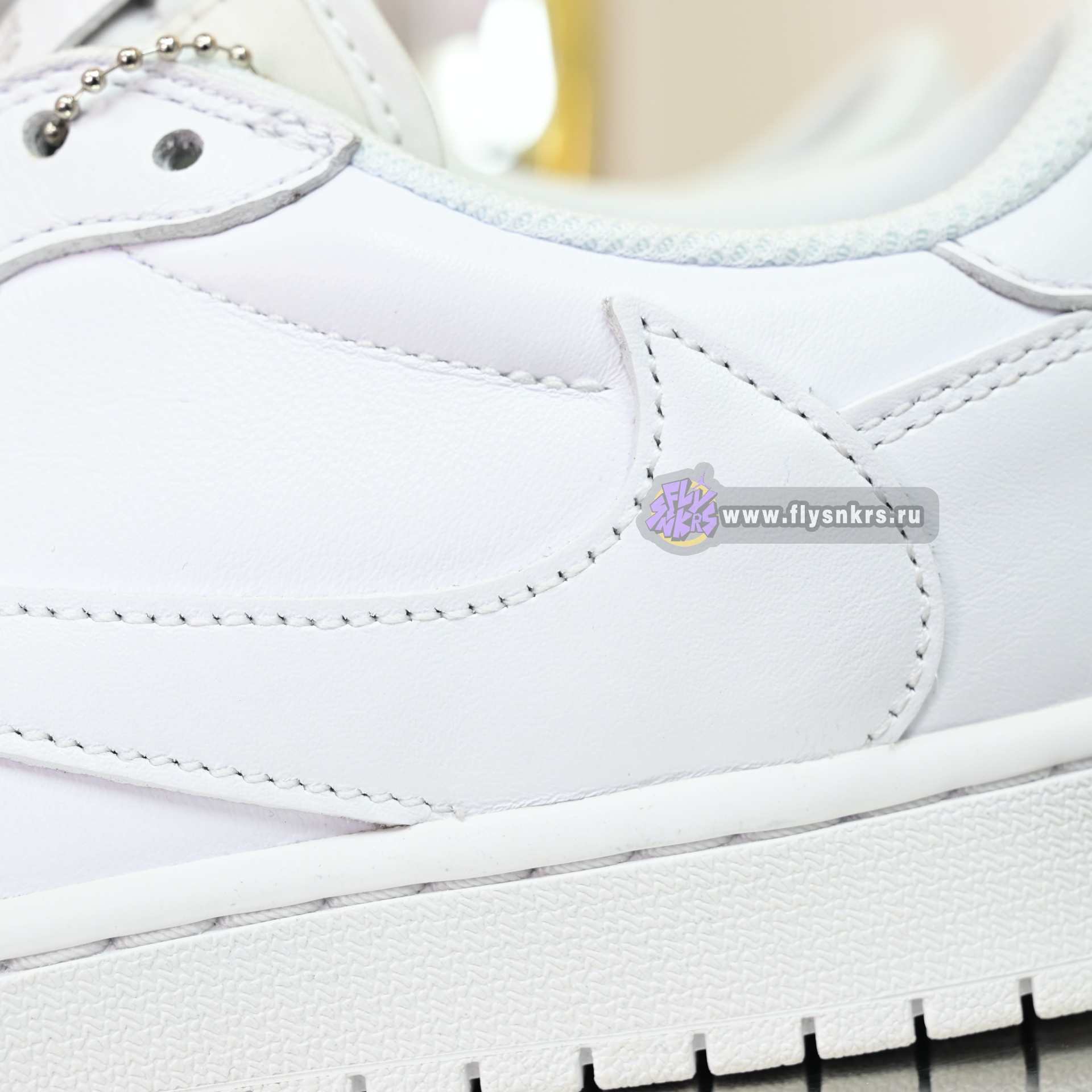 Travis Scott  x Air Jordan 1 TD1228-111