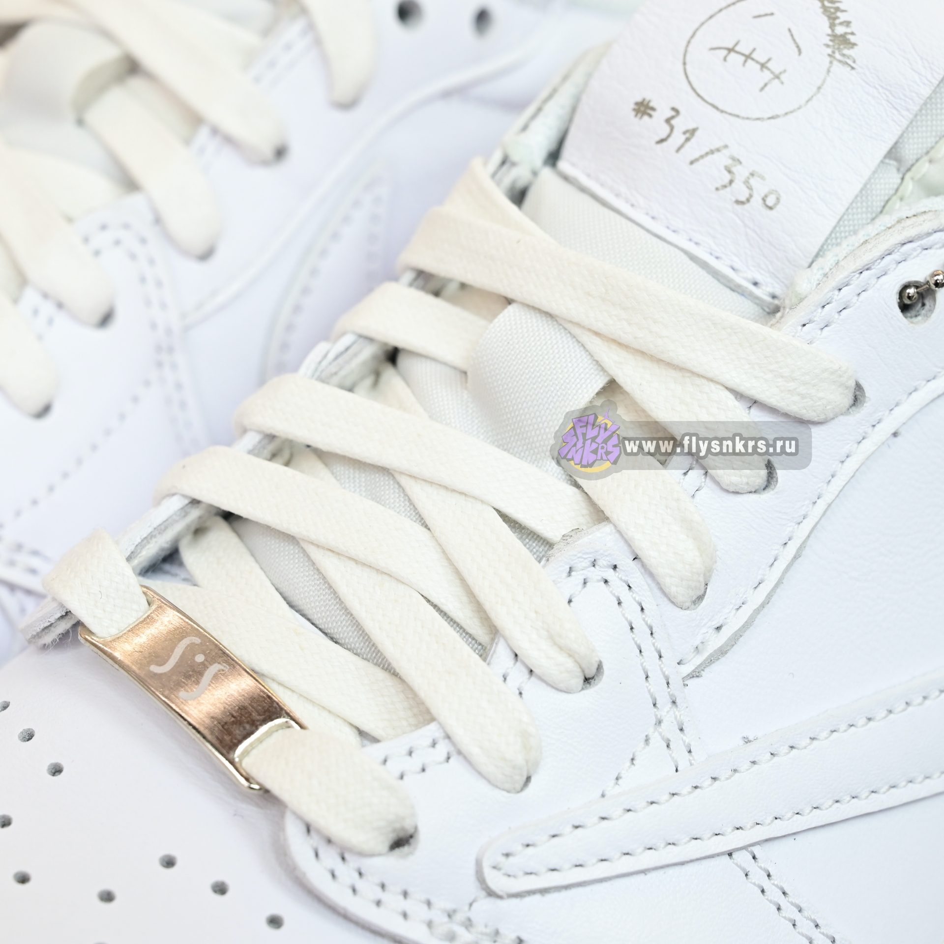 Travis Scott  x Air Jordan 1 TD1228-111