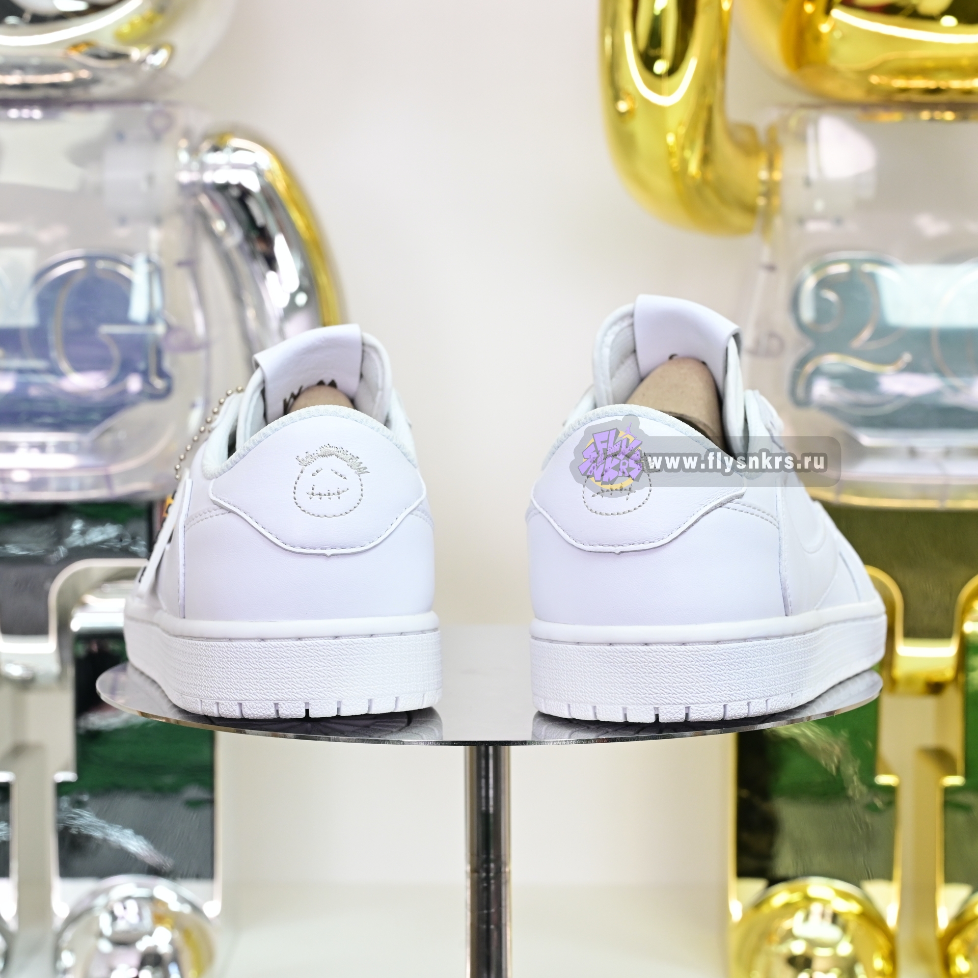 Travis Scott  x Air Jordan 1 TD1228-111