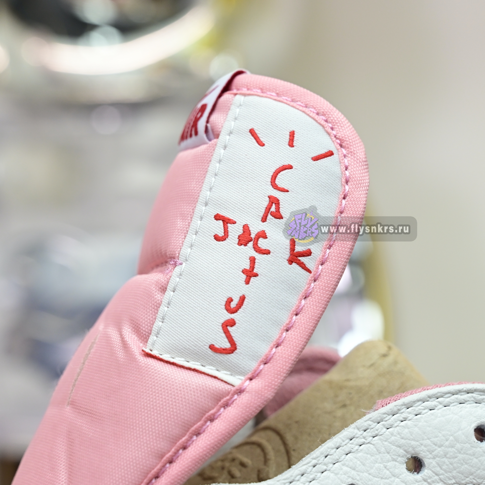 Travis Scott x Air Jordan 1  Low DM7866-100